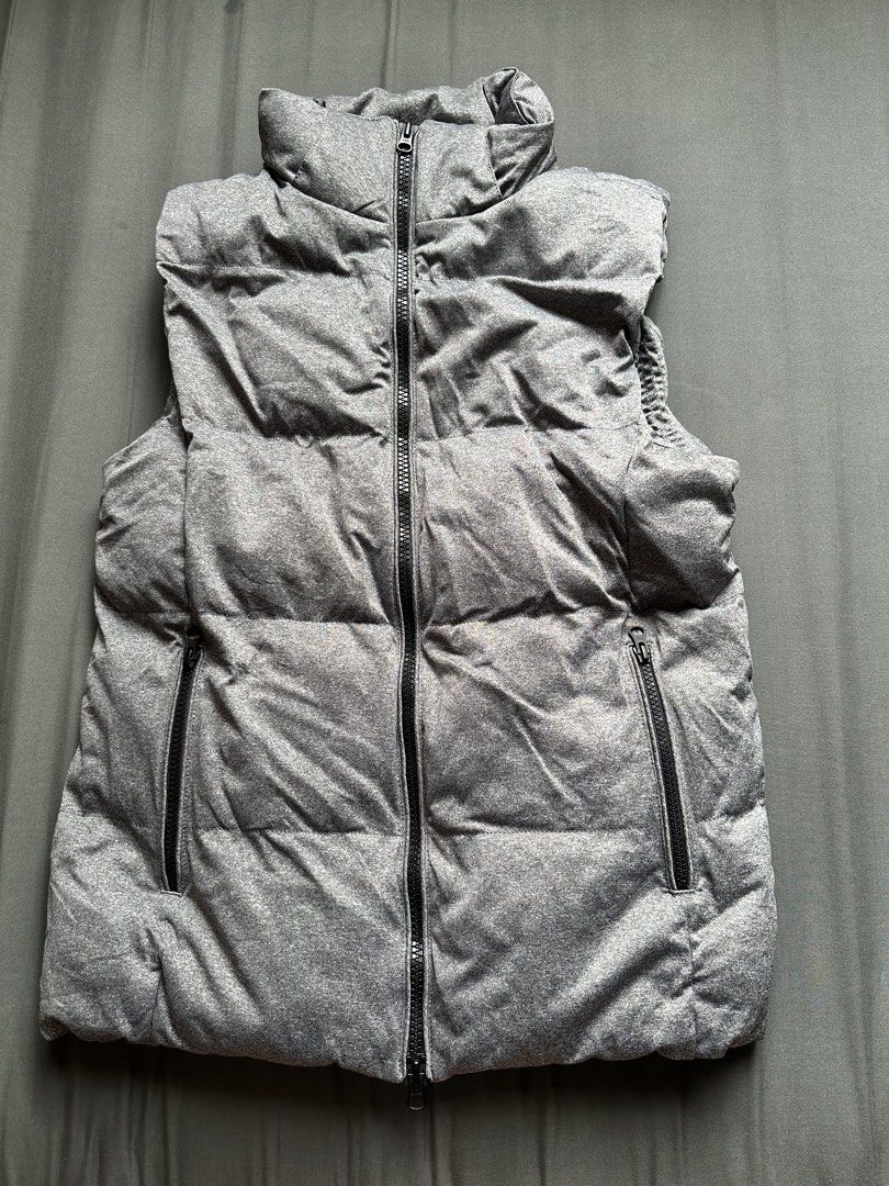 Azul by Moussy Puffer Vest - Size S (Category: Coats, Jackets and Outerwear) located in Paranaque City. Submitted by powtata (Listing ID 1421024032, Image 1). Description: - can fit up to Large.
