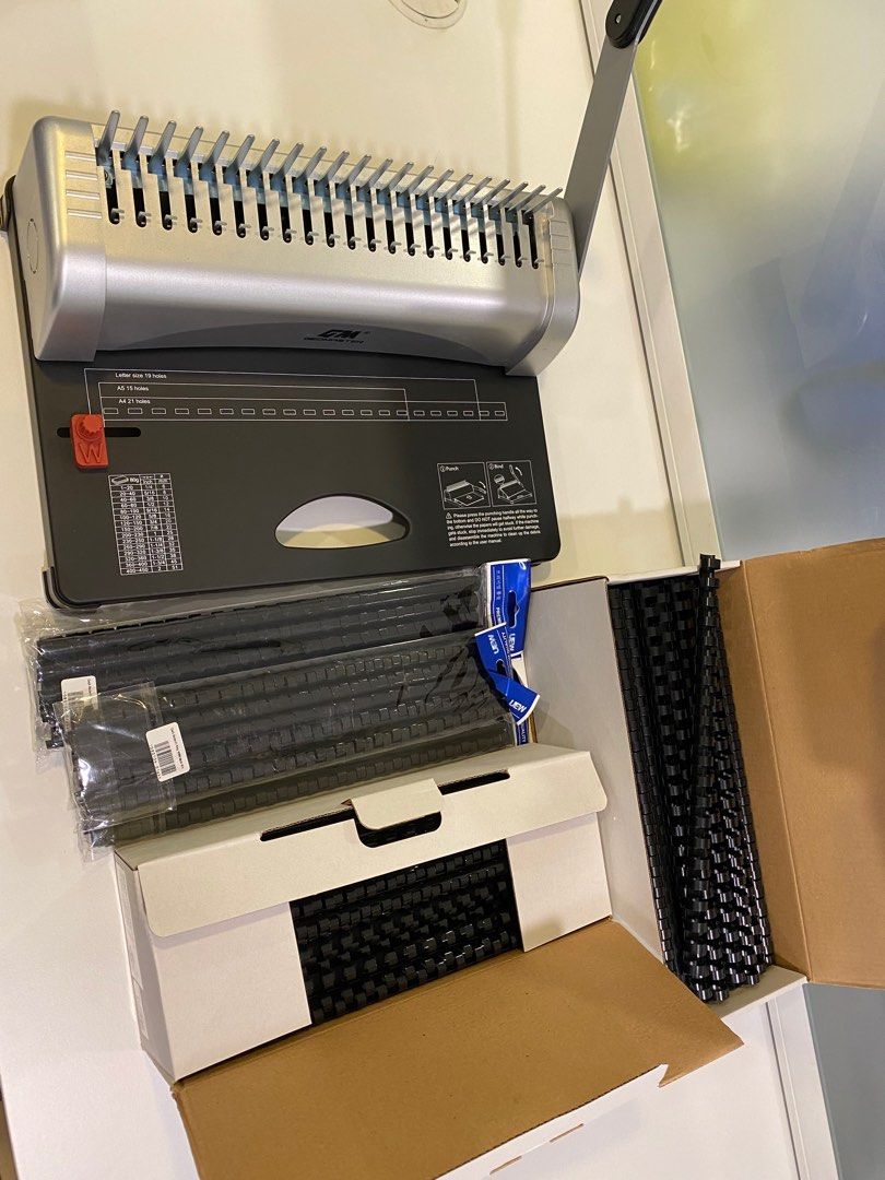 Binder machine (Category: Office & Business Technology) located in Kajang. Submitted by lessismoree (Listing ID 1421083374, Image 1). Description: Self collect kajang.