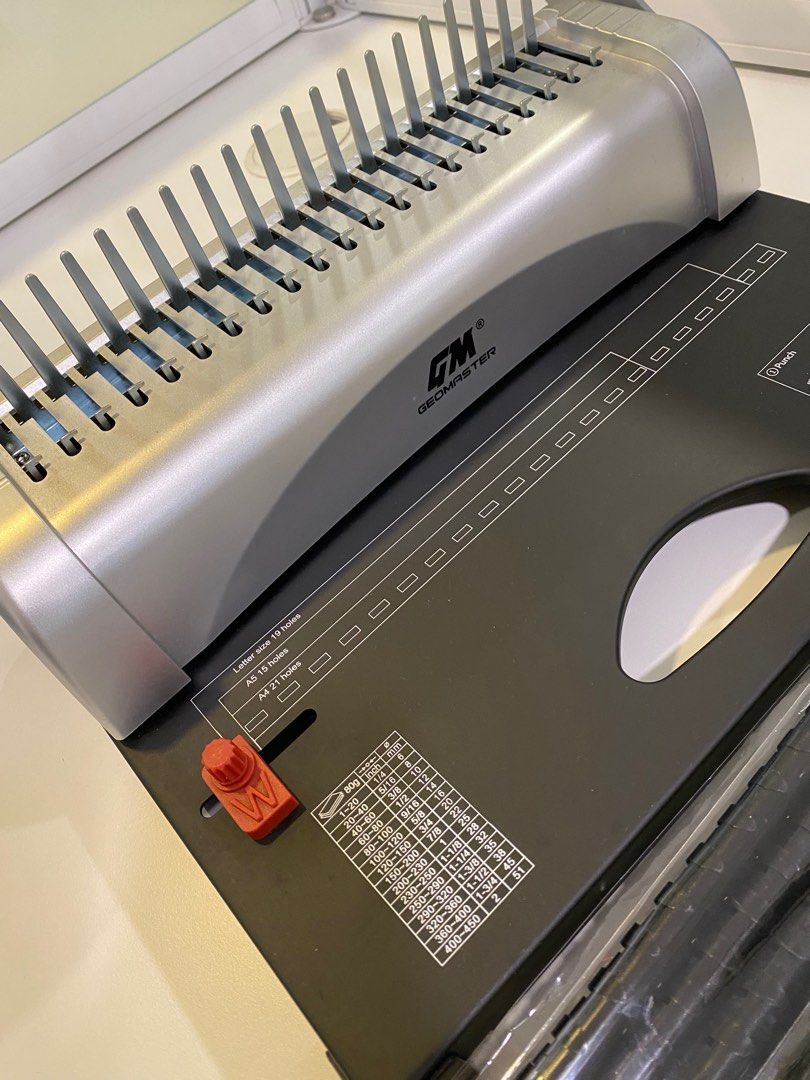 Binder machine (Category: Office & Business Technology) located in Kajang. Submitted by lessismoree (Listing ID 1421083374, Image 2). Description: Self collect kajang.