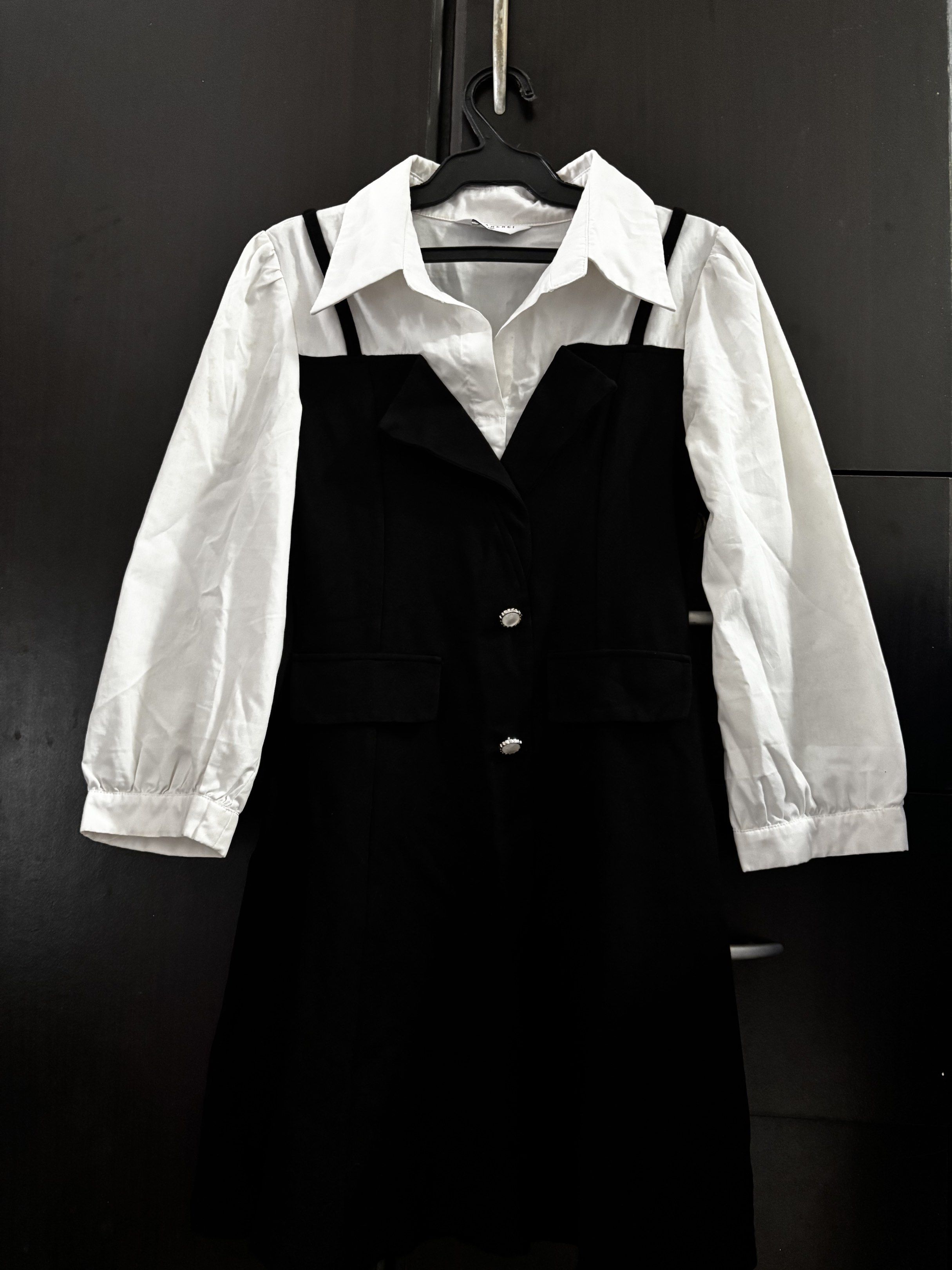 Black and White Dress (Category: Dresses) located in Pasig City. Submitted by so261489 (Listing ID 1421009784, Image 1). Description: - Has stains (barely visible) .