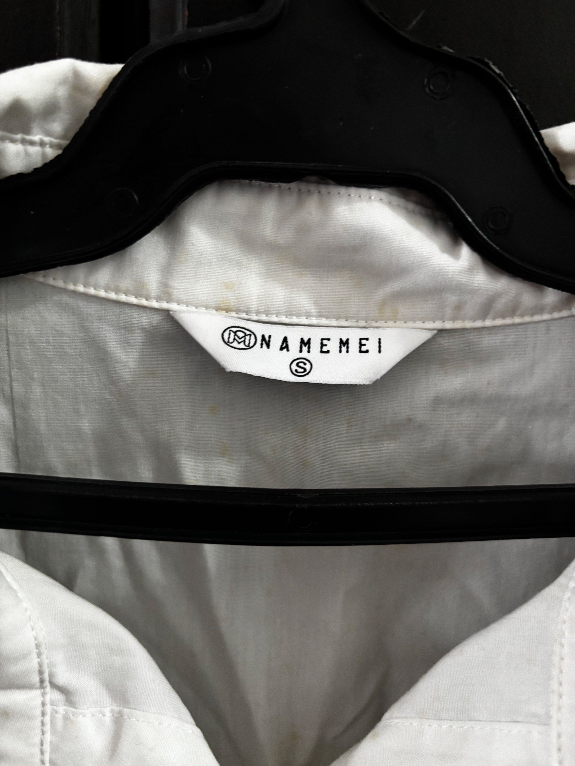 Black and White Dress (Category: Dresses) located in Pasig City. Submitted by so261489 (Listing ID 1421009784, Image 3). Description: - Has stains (barely visible) .