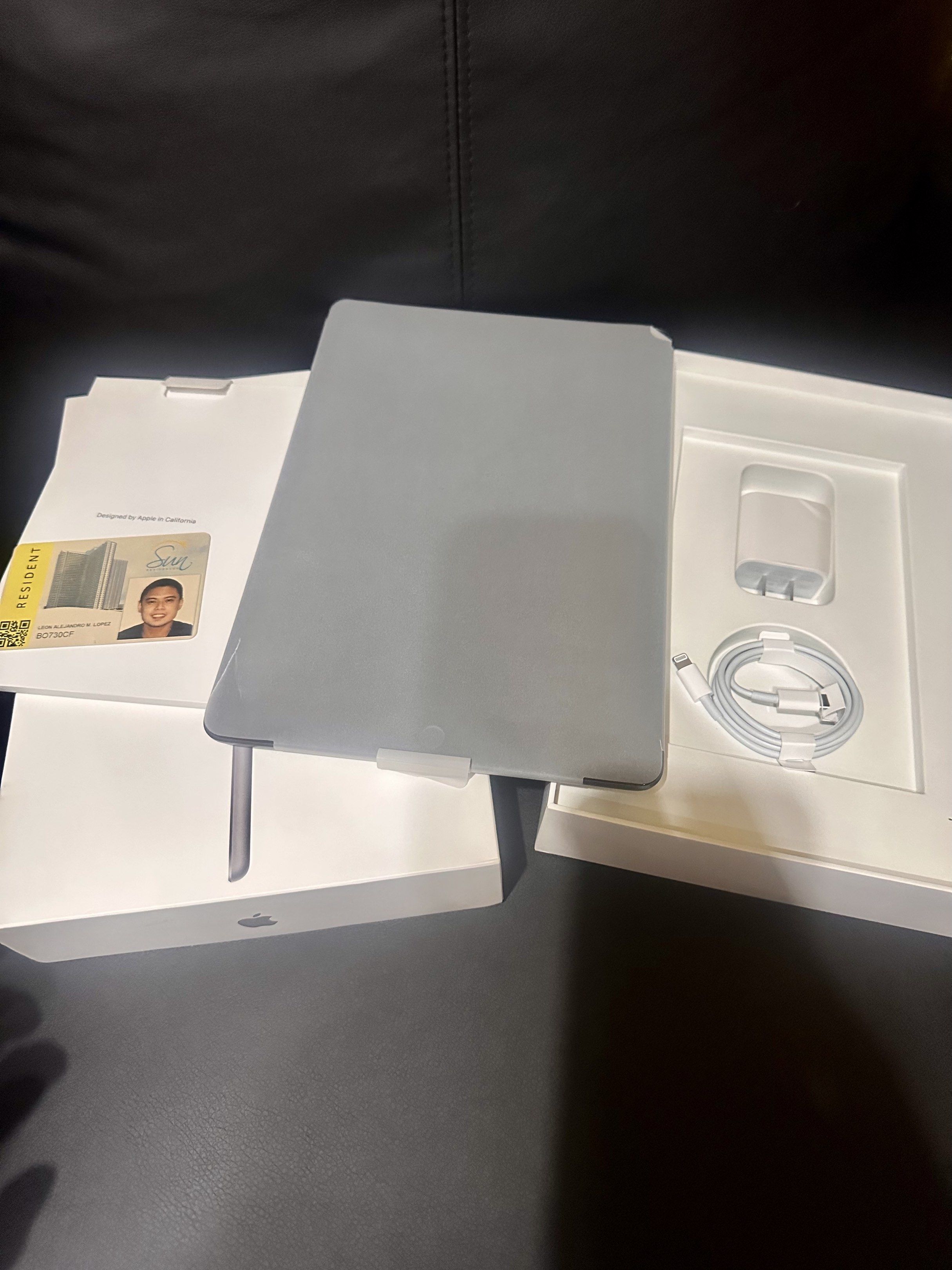Brandnew Apple iPad 9th Generation WiFi (Category: iPad) located in Quezon City. Submitted by _legitAF (Listing ID 1421026039, Image 1). Description: For sale only!! BRAND NEW Apple iPad 9th Generation WiFi 64gb Space Gray Retails around 28k Authentic Money back!! Meet up preferably in Sun Residences Condo, QC area .