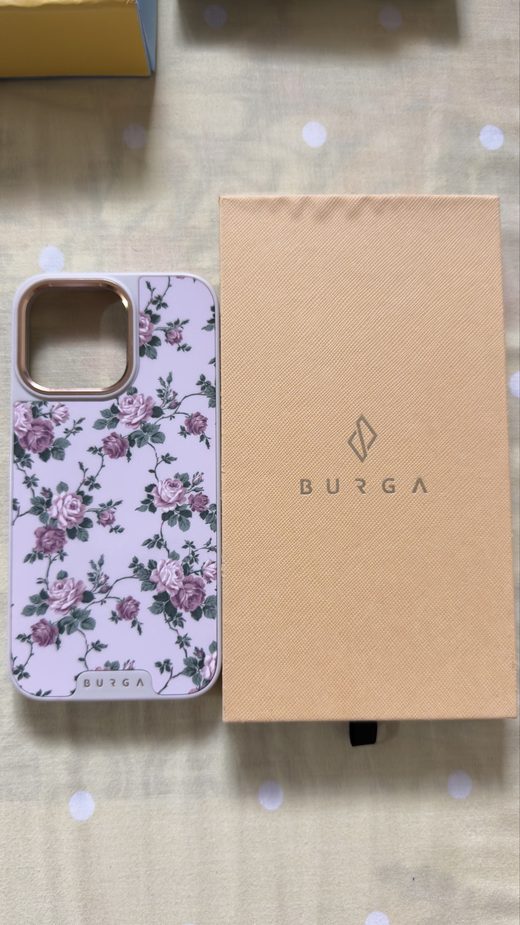 Burga iPhone 15 pro max case (Category: Cases & Sleeves) located in Makati City. Submitted by ilinjoys (Listing ID 1420990555, Image 1). Description: Phone upgraded na. With hairline scratch sa may camera part.