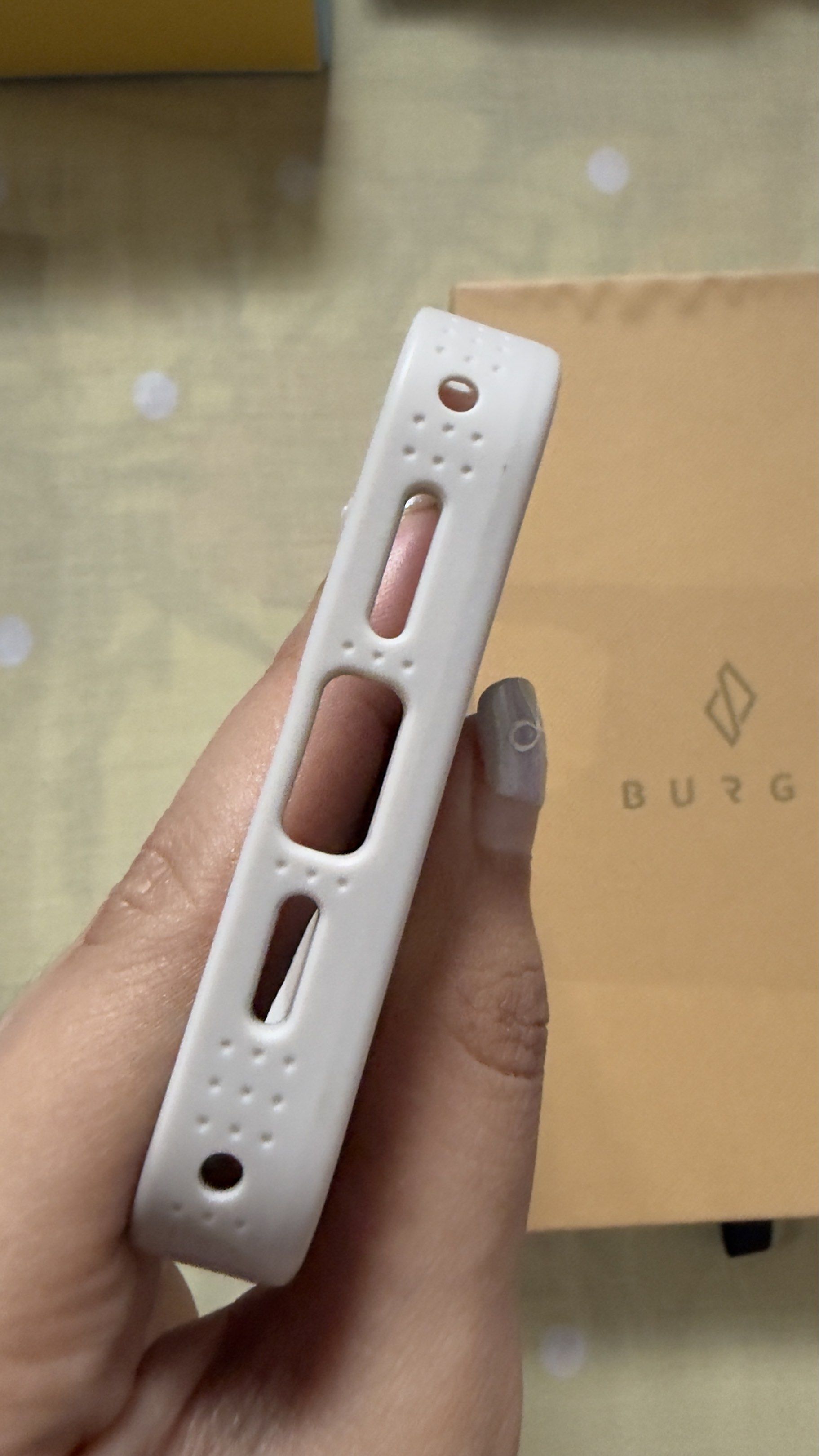 Burga iPhone 15 pro max case (Category: Cases & Sleeves) located in Makati City. Submitted by ilinjoys (Listing ID 1420990555, Image 3). Description: Phone upgraded na. With hairline scratch sa may camera part.