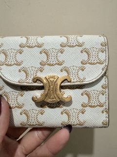 (Category: ) located in . Submitted by buy.that.bag (Listing ID 1420971150, Image 1). Description: .
