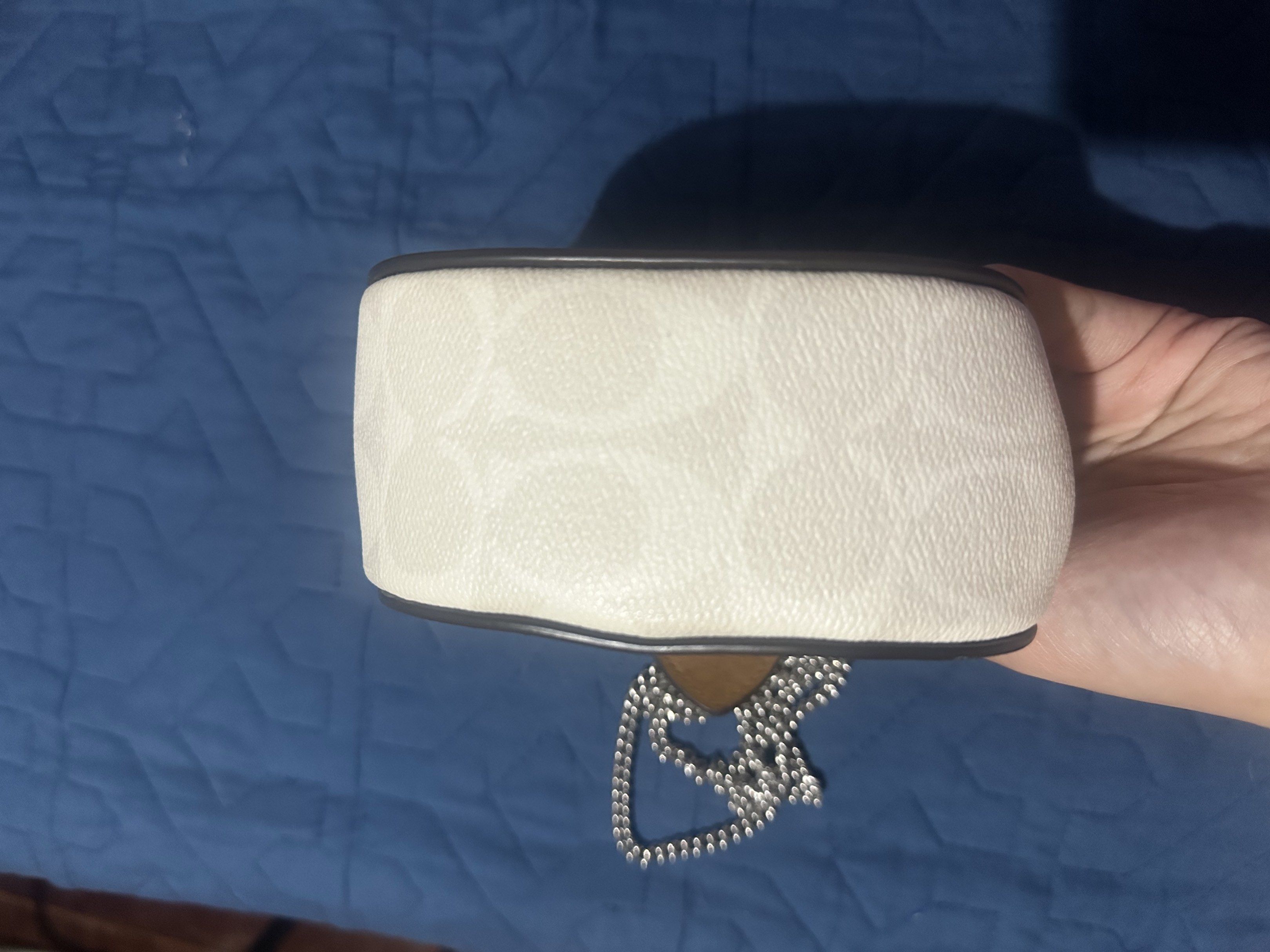 Coach Mini Crossbody Bag (Category: Luxury Bags & Wallets) located in Quezon City. Submitted by brookslide (Listing ID 1420964424, Image 3). Description: Can send more photos Used only twice Still in excellent condition Bought in the US Wallet on a chain .