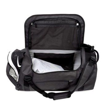 Code 10 Duffel （分類：腰袋、手提袋、小袋）位於 Hong Kong。 由 hamza.black 提交（商品編號 1421055320，圖片 2）。簡介： 喂呢個Code10Duffel袋真係超正灰色設計，型格又百搭，無論你係去Gym、旅行都啱用睇相都知，個袋嘅容量都幾大，可以放到好多嘢袋嘅狀況都幾好，冇損新淨，display袋。即日交收。。