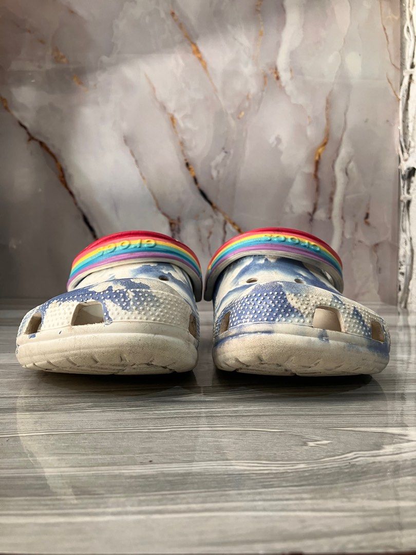 CROCS CLASSIC RAINBOW STRAP SIZE 6 MEN 7 WOMEN (Category: Flats & Sandals) located in General Mariano Alvarez. Submitted by adonid (Listing ID 1420946871, Image 3). Description: CROCS CLASSIC RAINBOW STRAP ORIGINAL CROCS CLASSIC RAINBOW STRAP GOOD CONDITION NORMAL SIGN OF USAGE ONLY SIZE 6 MEN 7 WOMEN.
