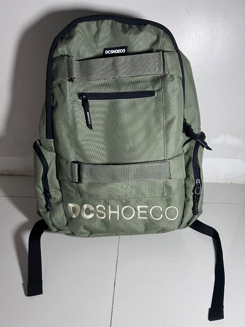 DC Shoes Breed Backpack - 22 Liters (Category: Backpacks) located in Manila. Submitted by thriftstore34 (Listing ID 1421100982, Image 1). Description: 1 large compartment Two side zip-up pockets External pocket External skate straps Padded air mesh back panel Embroidered logo on front Internal organiser on front flap Adjustable padded straps Volume: 22 L capacity Brand new with tags Mall price: 3,490 pesos Below SRP price 🏷️2,000 pesos, add ship