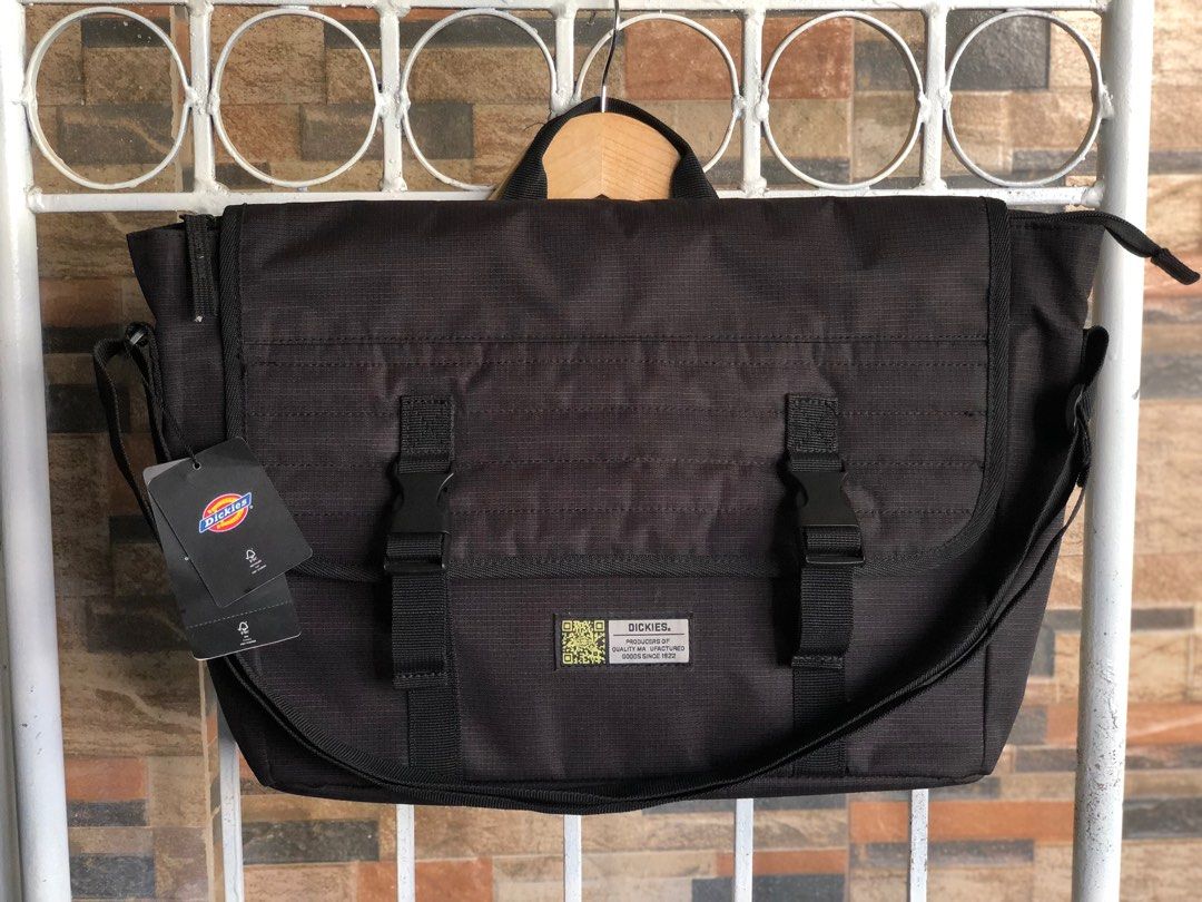 Dickies messenger bag (Category: Laptop Bags & Sleeves) located in Guimba. Submitted by hustleup.ph (Listing ID 1420950700, Image 1). Description: For sale Dickies messenger bag Brand new with tag No issue 850 shipped.