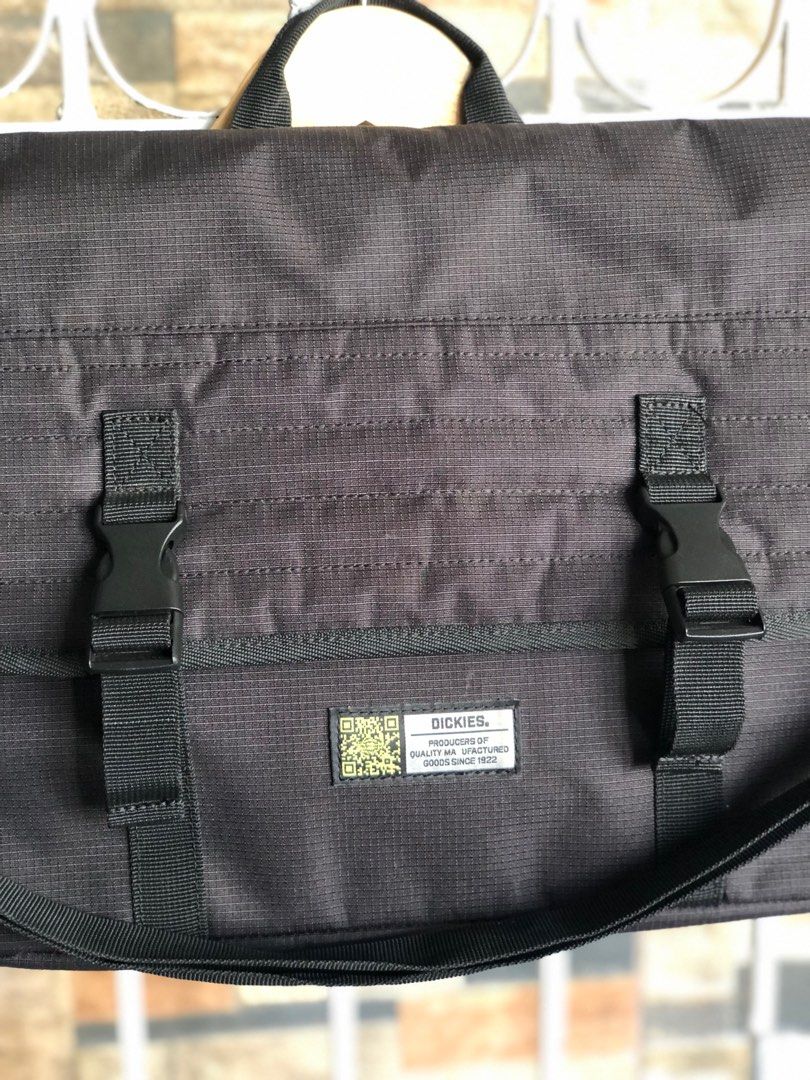 Dickies messenger bag (Category: Laptop Bags & Sleeves) located in Guimba. Submitted by hustleup.ph (Listing ID 1420950700, Image 3). Description: For sale Dickies messenger bag Brand new with tag No issue 850 shipped.