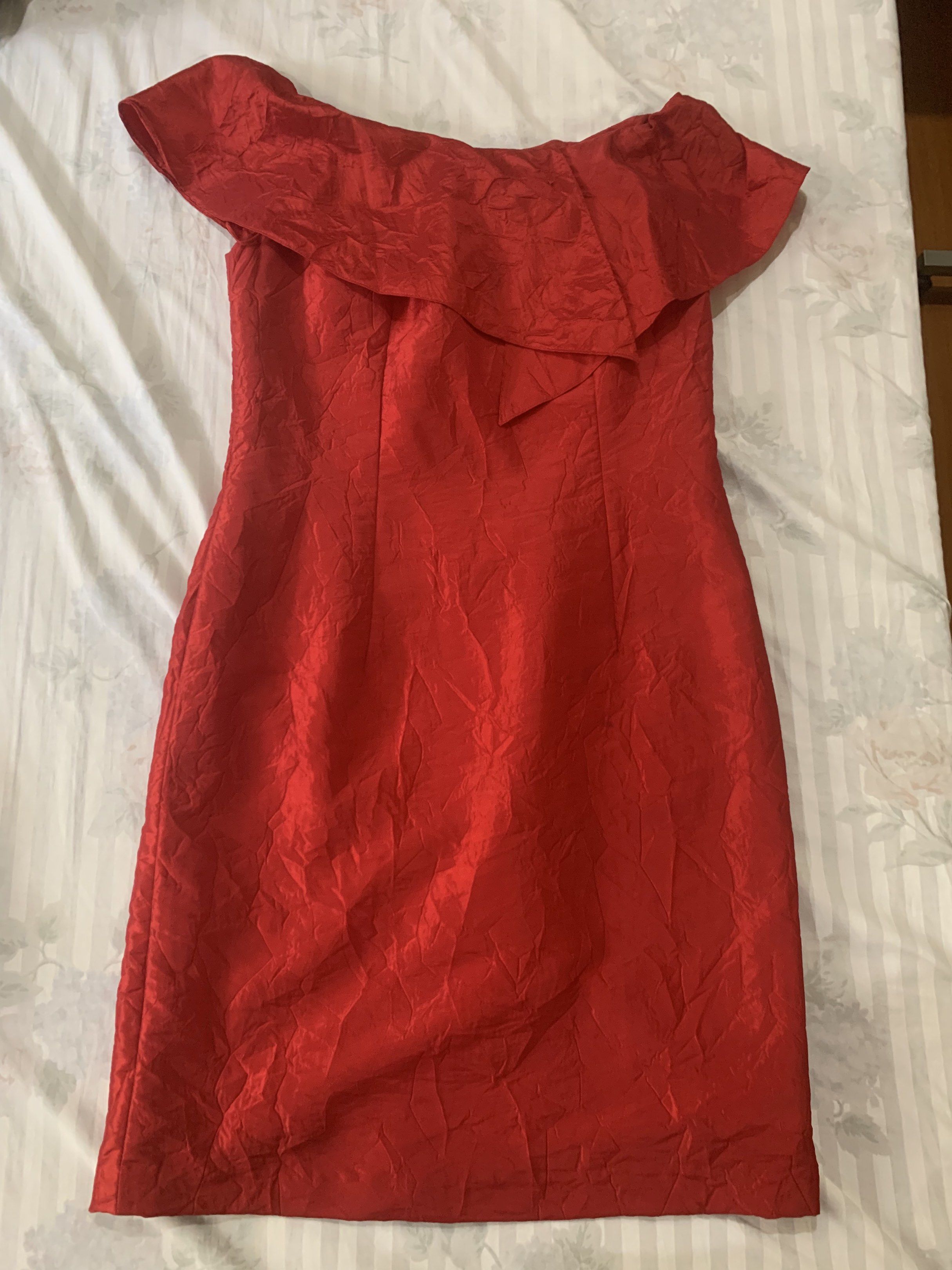 Gigi Red One-Shoulder Dress - Large (Category: Dresses) located in Quezon City. Submitted by 02kdz (Listing ID 1421014974, Image 2). Description: - Gigi red dress - Size: Large - Design: One-shoulder with ruffled neckline - Fabric: Textured - Silhouette: Fitted for large but if ur small like me can use a belt to cinch the waist - Perfect for special occasions.