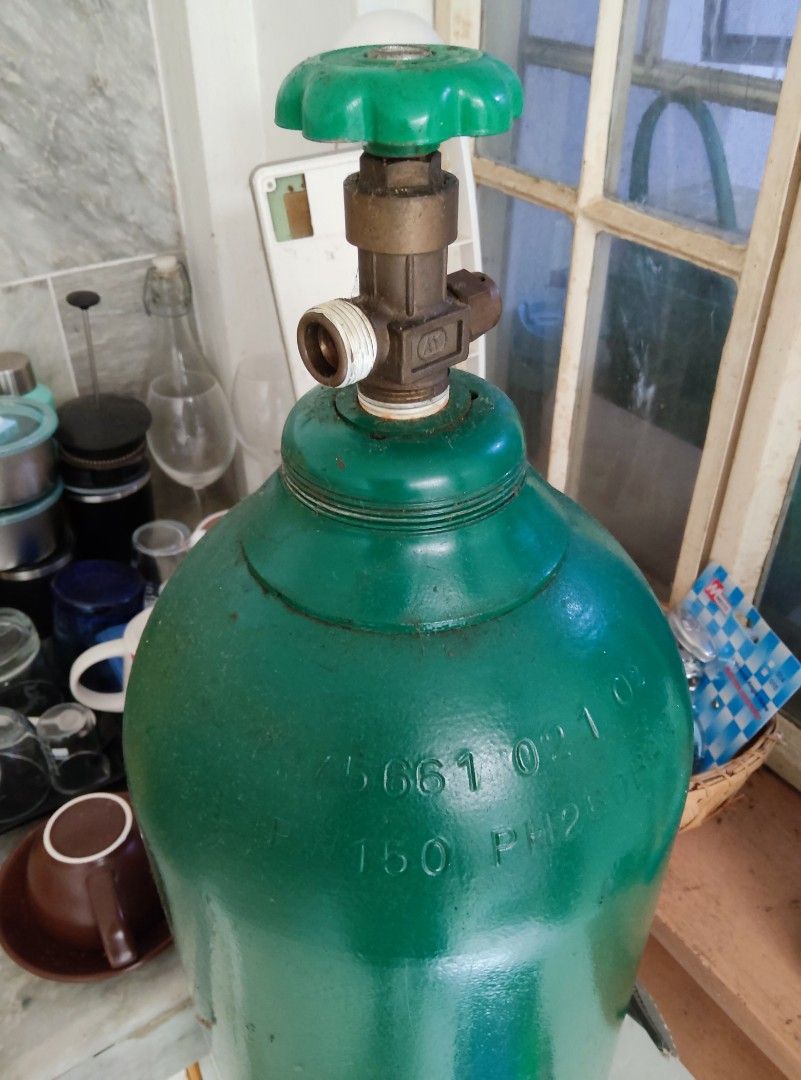 Green Oxygen Tank (Category: Medical Supplies & Tools) located in Paranaque City. Submitted by oneeight.1018 (Listing ID 1420961667, Image 3). Description: - Green oxygen tank - Includes green valve - Cylindrical shape - 50 lbs tank only - fast transaction text 09193361137 - rfs moving out - pick up pque city.