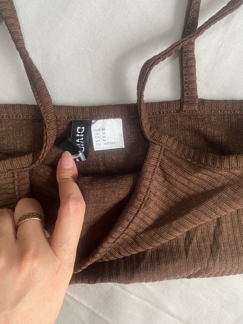 H&M divided brown ribbed cropped top (Category: Sleeveless) located in Manila. Submitted by brandedclothes (Listing ID 1420995889, Image 2). Description: Worn only once.