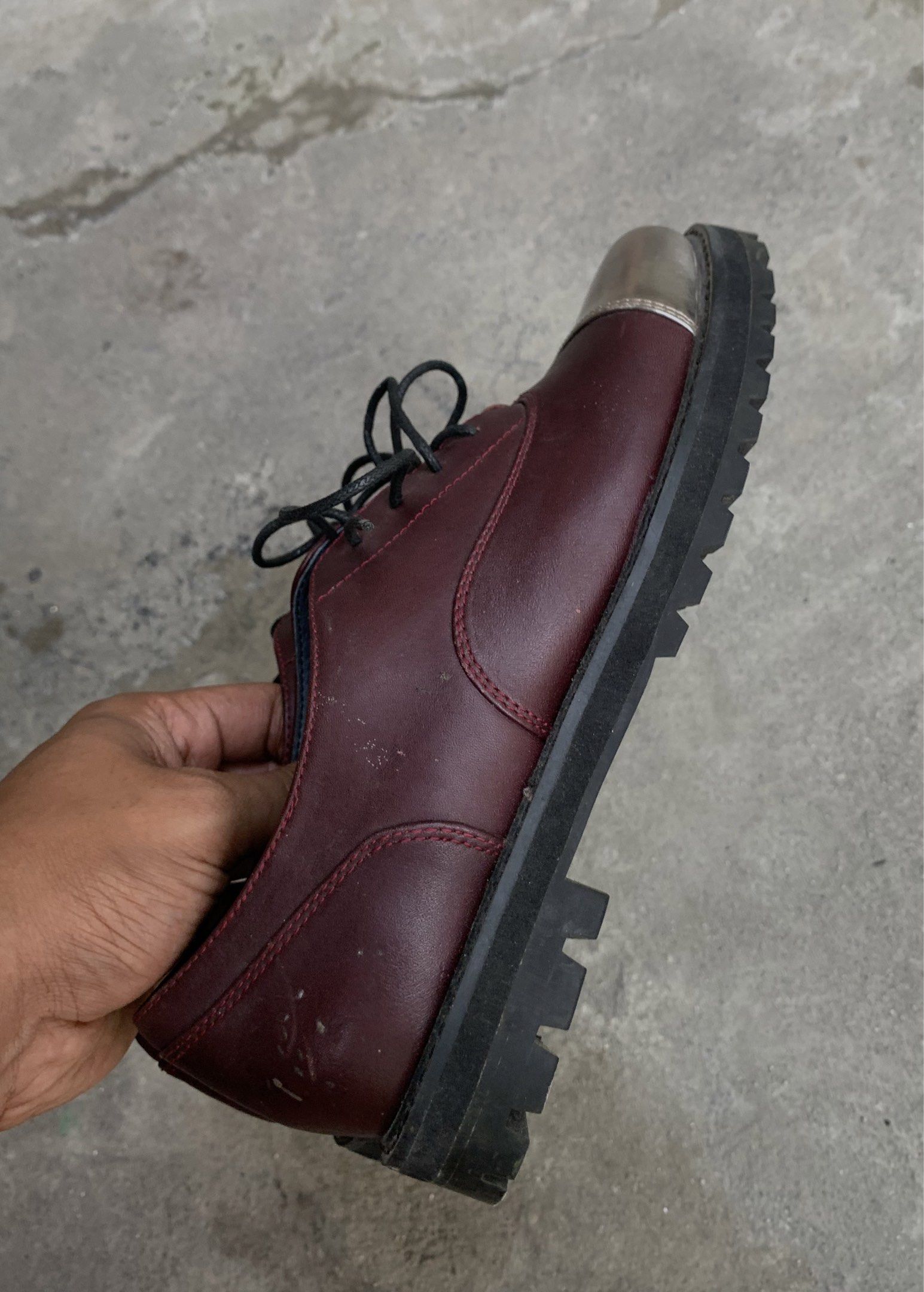 Hush Puppies Leather Shoes (Category: Heels) located in Angeles City. Submitted by found. (Listing ID 1420991226, Image 2). Description: - Hush Puppies shoes - Burgundy leather upper - Silver toe caps - Black laces - Thick, textured sole - Size: US 8, UK 6, EUR 39 - Style: HKR01 - Signs of wear on toe caps and soles 10/10 outer sole 1k plus ship ❗️❗️❗️❗️.