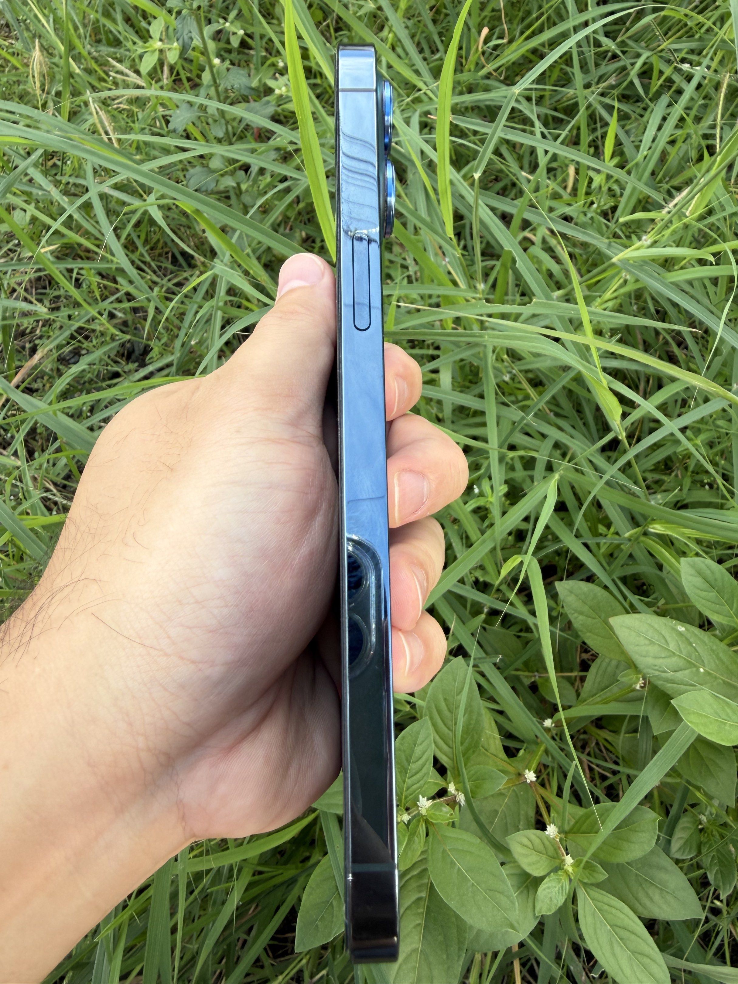 iPhone 12 Pro Max 256GB Openline (Category: iPhone 12 Series) located in Paranaque City. Submitted by krlmrtnz (Listing ID 1421024386, Image 3). Description: iPhone 12 Pro Max 256GB Openline Comes with box with same IMEI 100% Battery Health Verified Pristine Condition (Well Taken Care) Lens Protector Matte Ceramic Screen Protector Cases Included Price Is Slighlty Negotiable 📍SM Bicutan/The Podium.