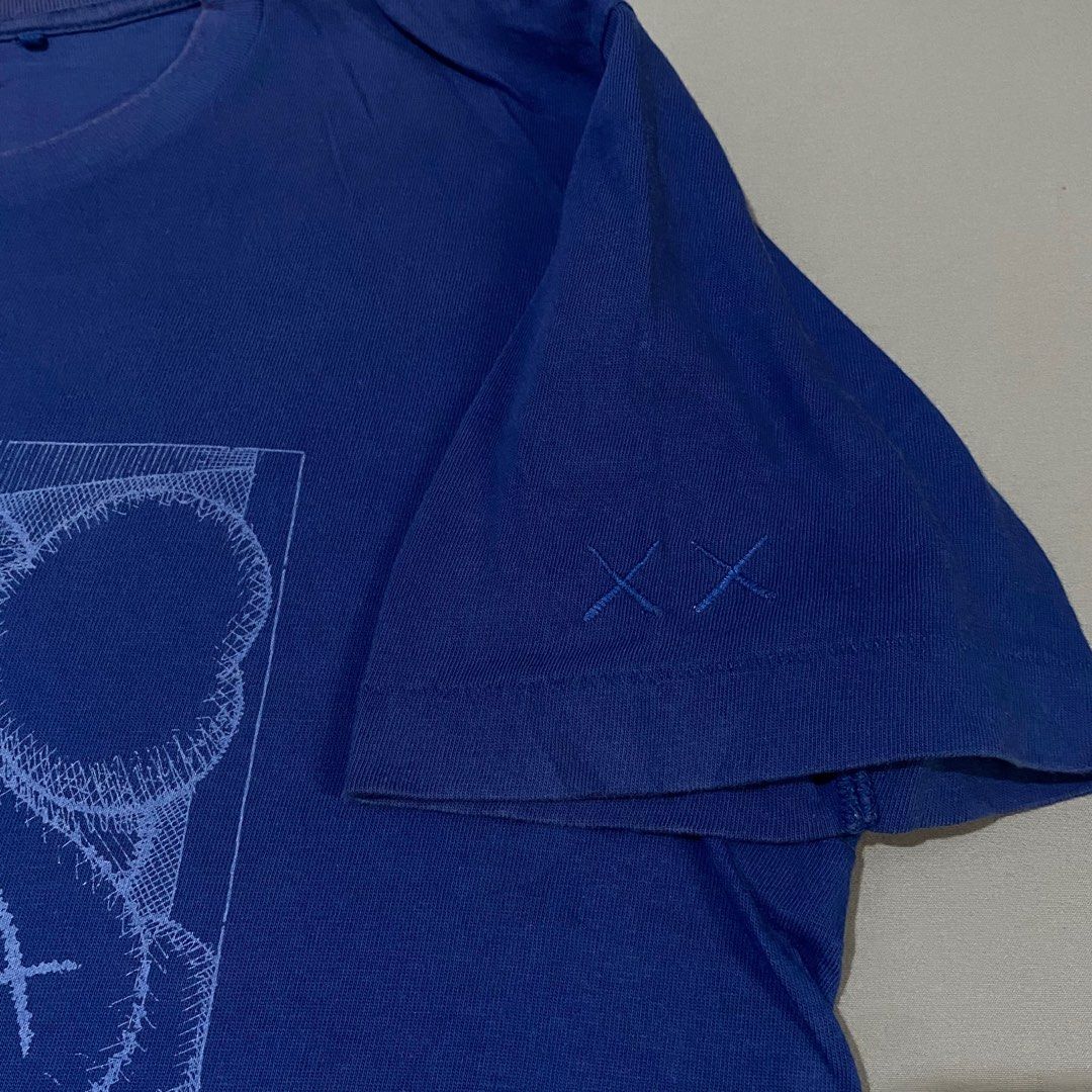 KAWS (Category: Tshirts & Polo Shirts) located in Kota Bharu. Submitted by ridzwan12 (Listing ID 1420987828, Image 3). Description: P 19 L 27 Material selesa Condition 9/10 🛵 Cod area Kota Bharu 📦 Pos available 📩 PM kalau berminat!.