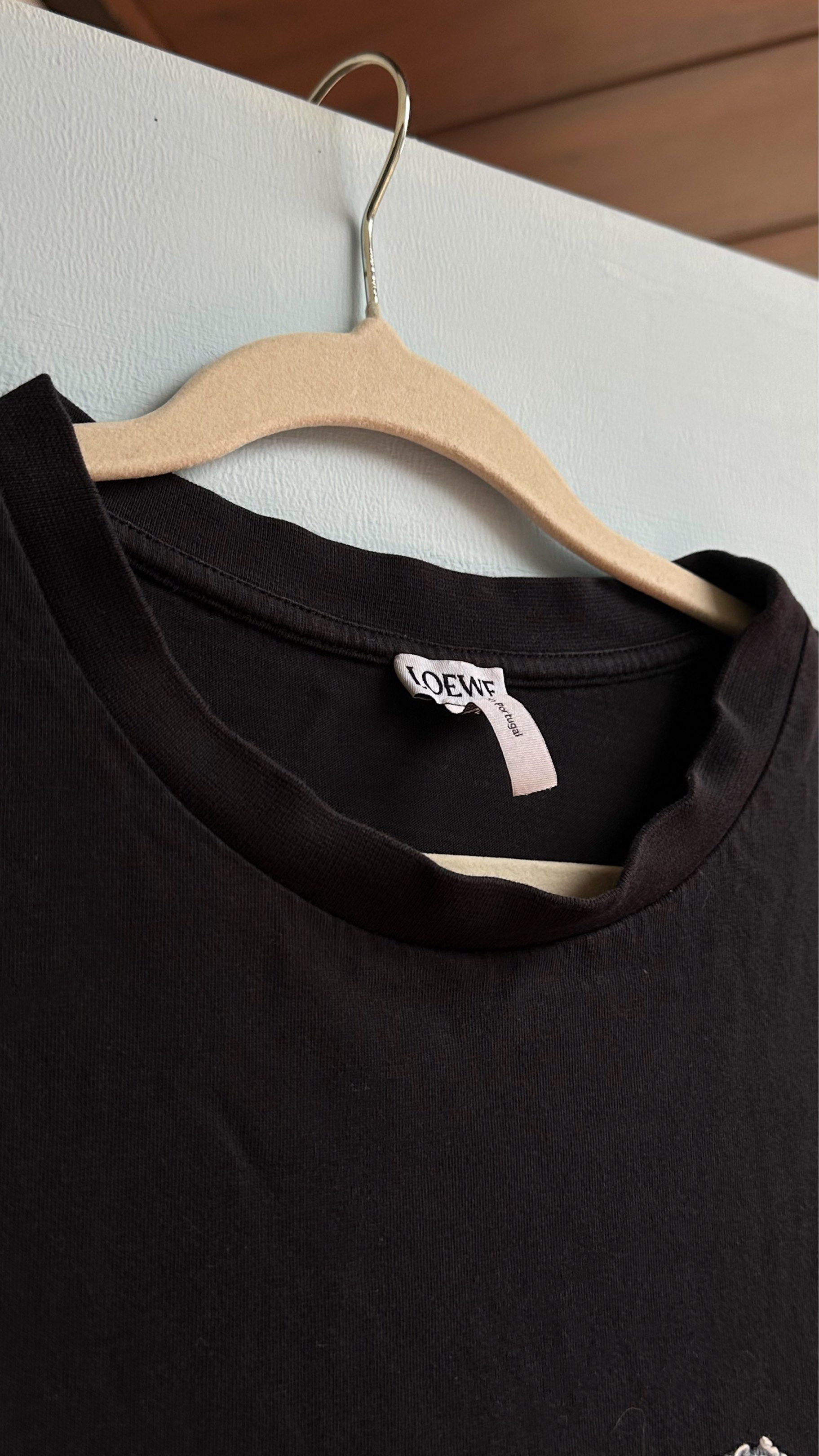 Loewe Embroidered Logo T-shirt (Category: Tshirts & Polo Shirts ) located in Legazpi City. Submitted by johnprelove (Listing ID 1421009872, Image 3). Description: 27.5" x 21".