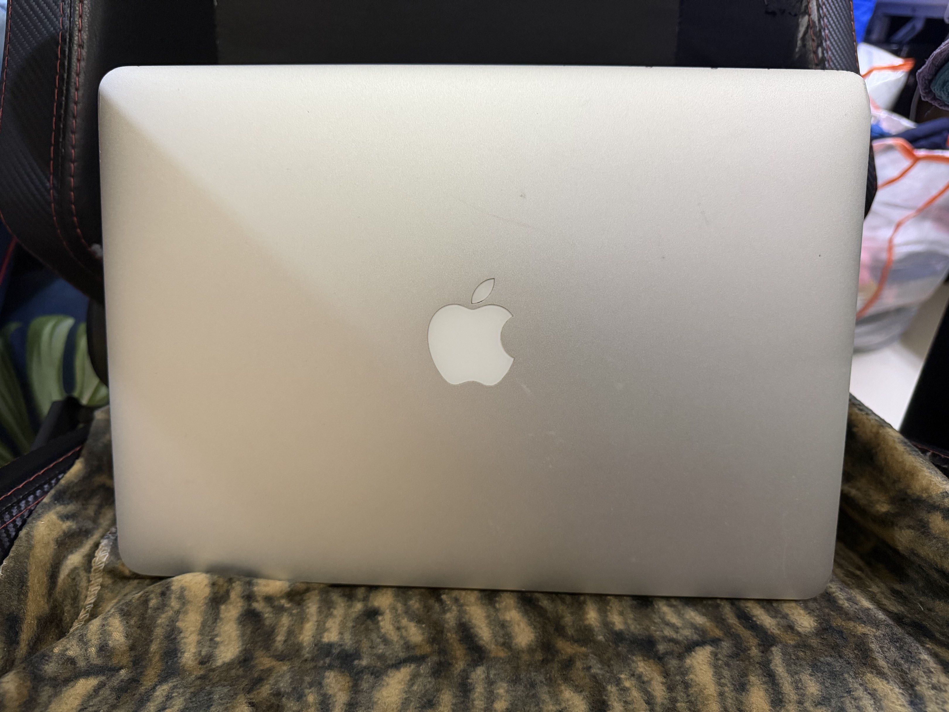 Macbook Air 13 inch early 2015 (Category: Laptops & Notebooks) located in Quezon City. Submitted by sebdj (Listing ID 1420994824, Image 1). Description: Macbook Air Early 2015 13 inch 1.6ghz Dual core Core i5 4gb memory 121gb flash storage Comes with charger All flaws posted But works perfectly fine LOC 📍New Manila QC Thank you! .