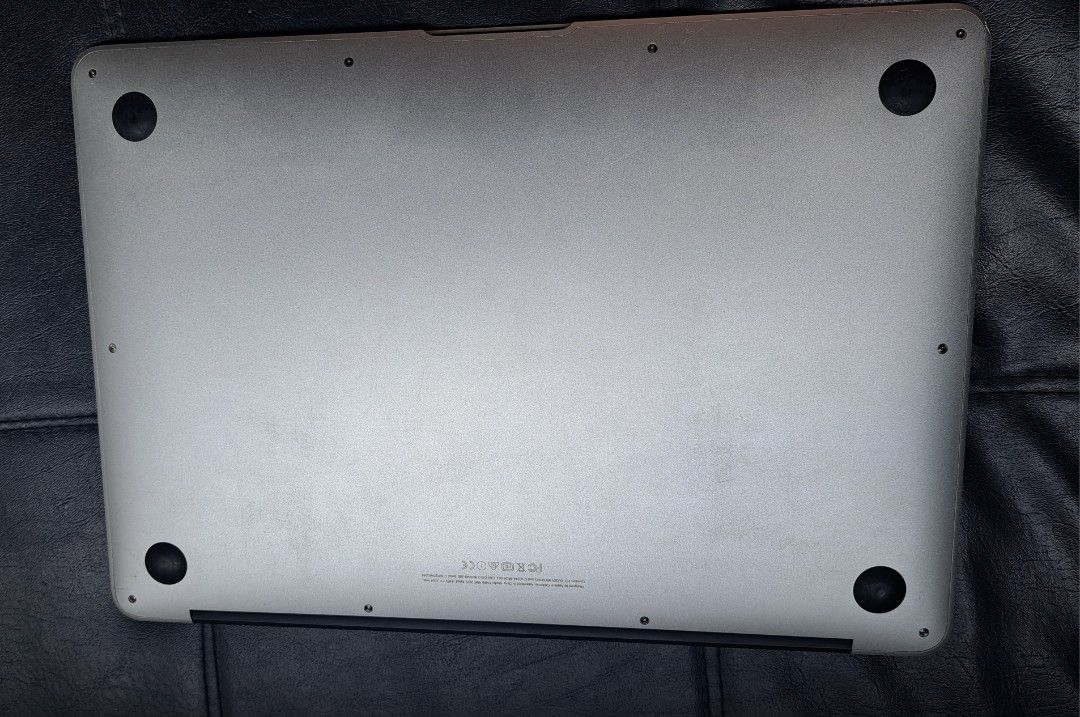 MacBook Air 13-inch (Early 2015) i7 (Category: Laptops & Notebooks) located in Taguig. Submitted by rdspreloved (Listing ID 1420993849, Image 3). Description: - MacBook Air with 13-inch display - macOS Monterey - 8GB RAM - 128GB storage - Silver finish - Built-in display × no box ( personal use, lady owned, bagong Palit po ng lcd but don't worry because original pinalit. what I like about this laptop is sobrang Ganda ng camera! im using this scho