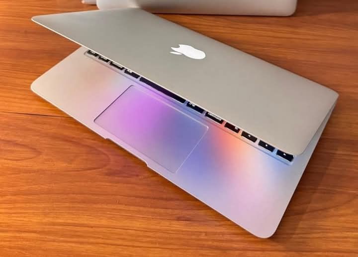 🎯MACBOOK AIR A1370 (2011)🎯 (Category: Laptops & Notebooks) located in Manila. Submitted by lonelyme_1986 (Listing ID 1421029934, Image 3). Description: 📍SUPER SLIM /BACKLIT KEYBOARD /with ORIGINAL CHARGER MACBOOK FOR SALE 📍 (1PCS AVAILABLE ) PRICE: 10,999 FIX 👉4GB /256GB 🎯MACBOOK AIR A1370 (2011)🎯 CORE I7-2677 @1.80GHZ (2ND GENERATION) 256GB APPLE SSD 4GB MEMORY 384MB INTEL HD GRAPHICS 3000 BUILT-IN CAMERA WIFI READY BLUETOOTH CARD READER 
