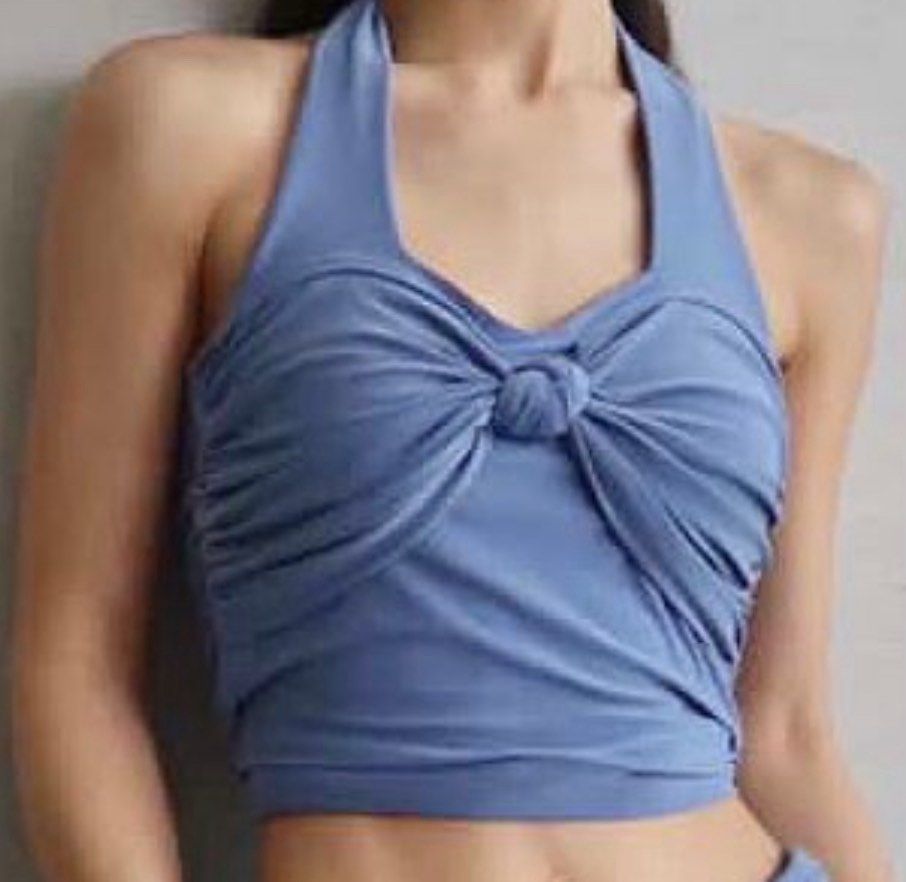 Miu the Label Blue Velour Top (Category: Sleeveless) located in Paranaque City. Submitted by impulsiveasf (Listing ID 1421019211, Image 1). Description: .