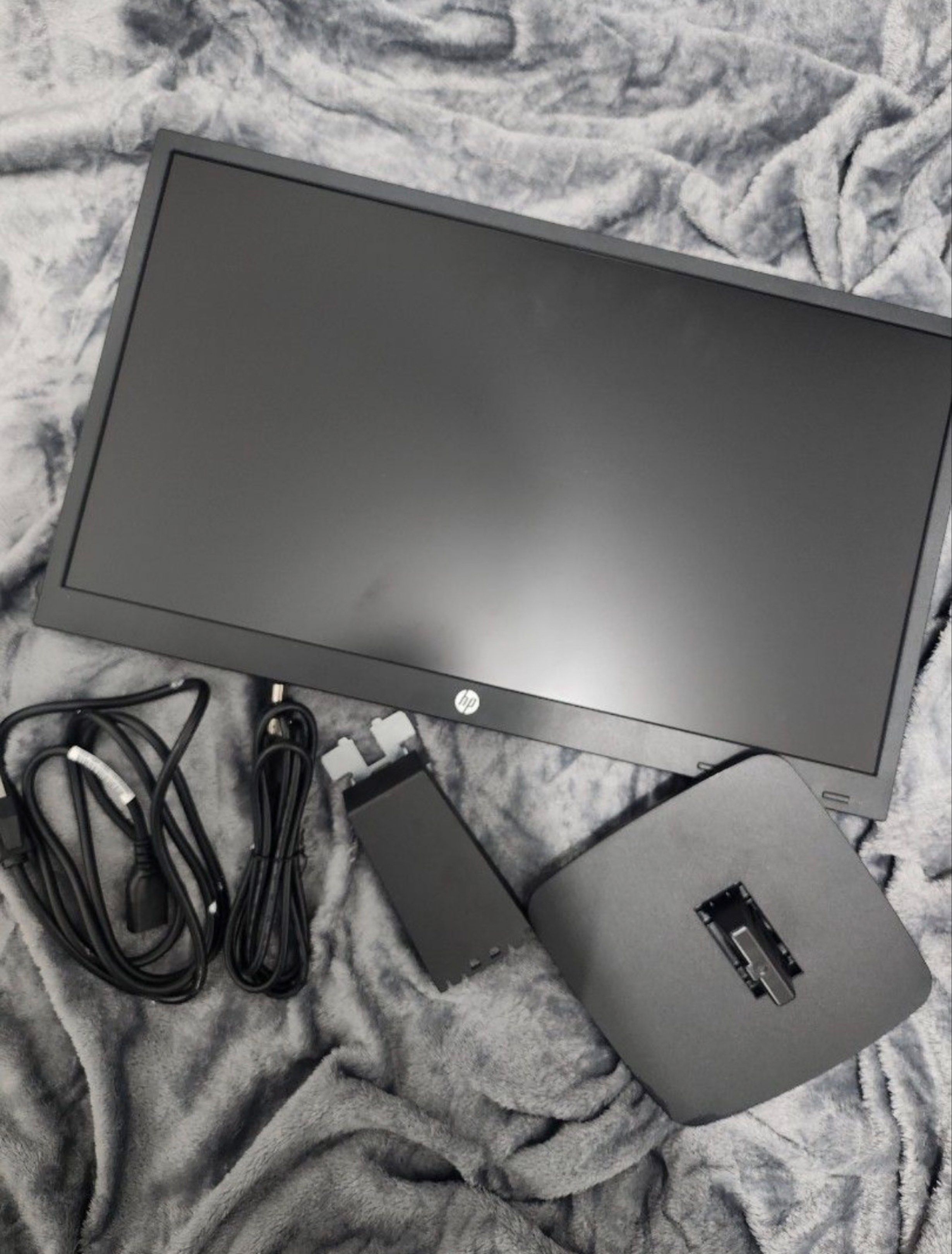 Monitor (Black) (Category: Monitor Screens) located in Quezon City. Submitted by heyhell (Listing ID 1420988071, Image 1). Description: HP P22va G4 21.5" FHD monitor. It comes with a power cable, a USB cable, and a stand. The monitor displays a clear image. It is in good working condition. Perfect for work or gaming. Still negotiable. I have 2 of these. .