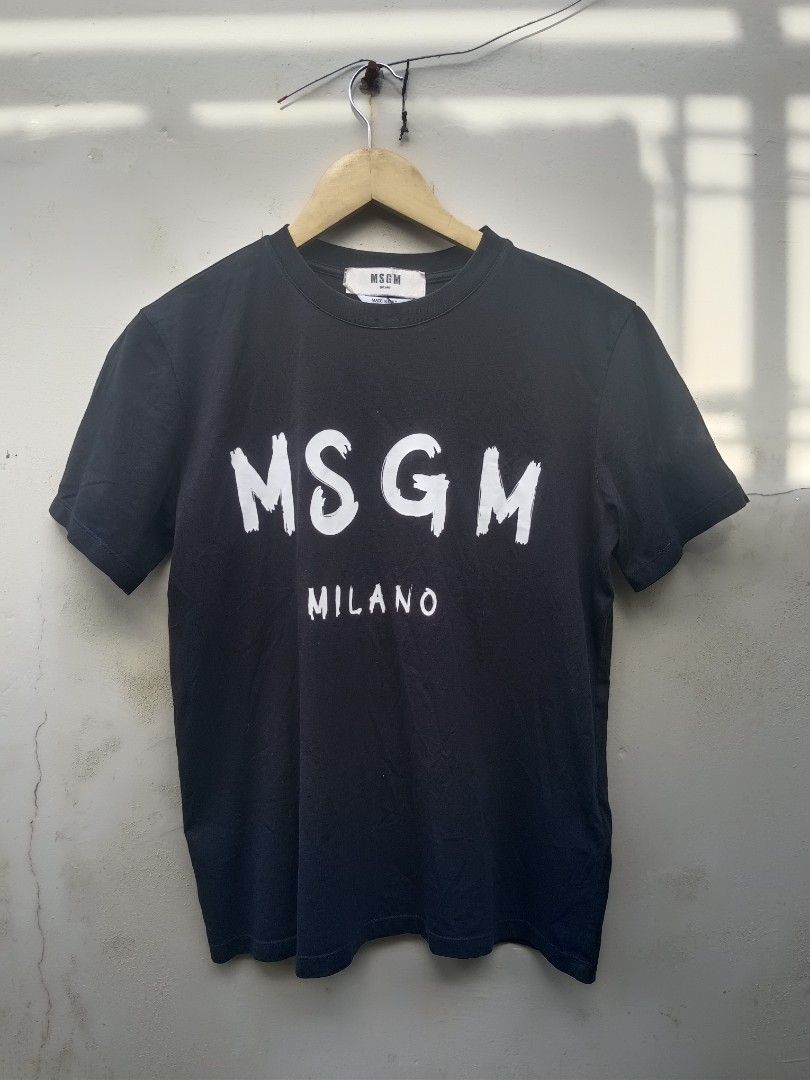 MSGM Milano Black T-shirt - Size L (Category: Shirts) located in Tarlac. Submitted by khrizson16 (Listing ID 1420945850, Image 1). Description: - MSGM Milano T-shirt - Black color - White logo on front - Size L - Made in Italy - Crew neck - Short sleeves - Model number: 2841MDM60.