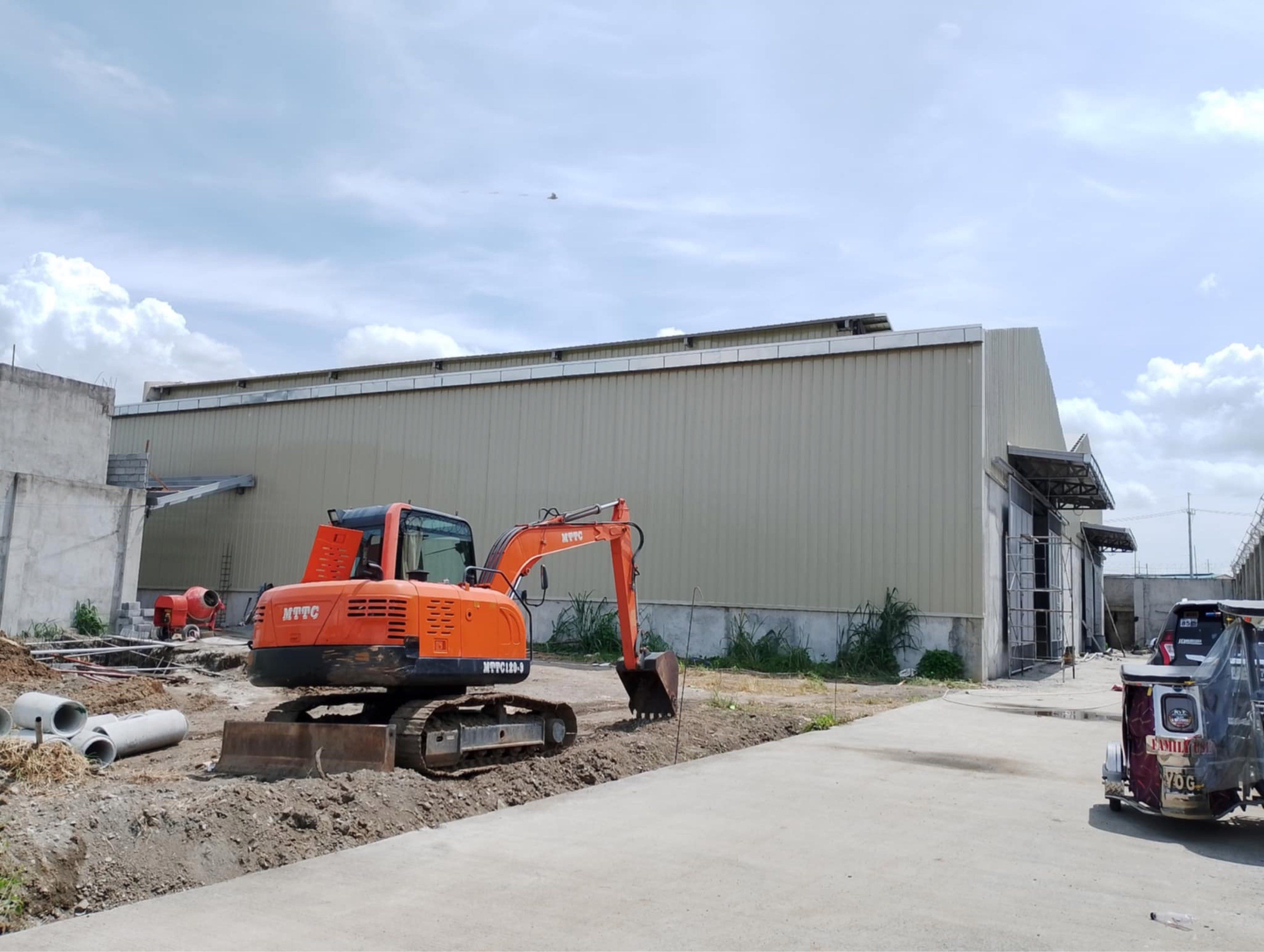 MTTC 120-9 Crawler Excavator (Backhoe) (Category: Construction Tools & Equipment) located in Calamba. Submitted by minminsio0011 (Listing ID 1356055794, Image 2). Description: MTTC Backhoe 120 Crawler MODEL: A498326 ENGINE: 210634900 CHASSIS:2163017 YEAR:2022.