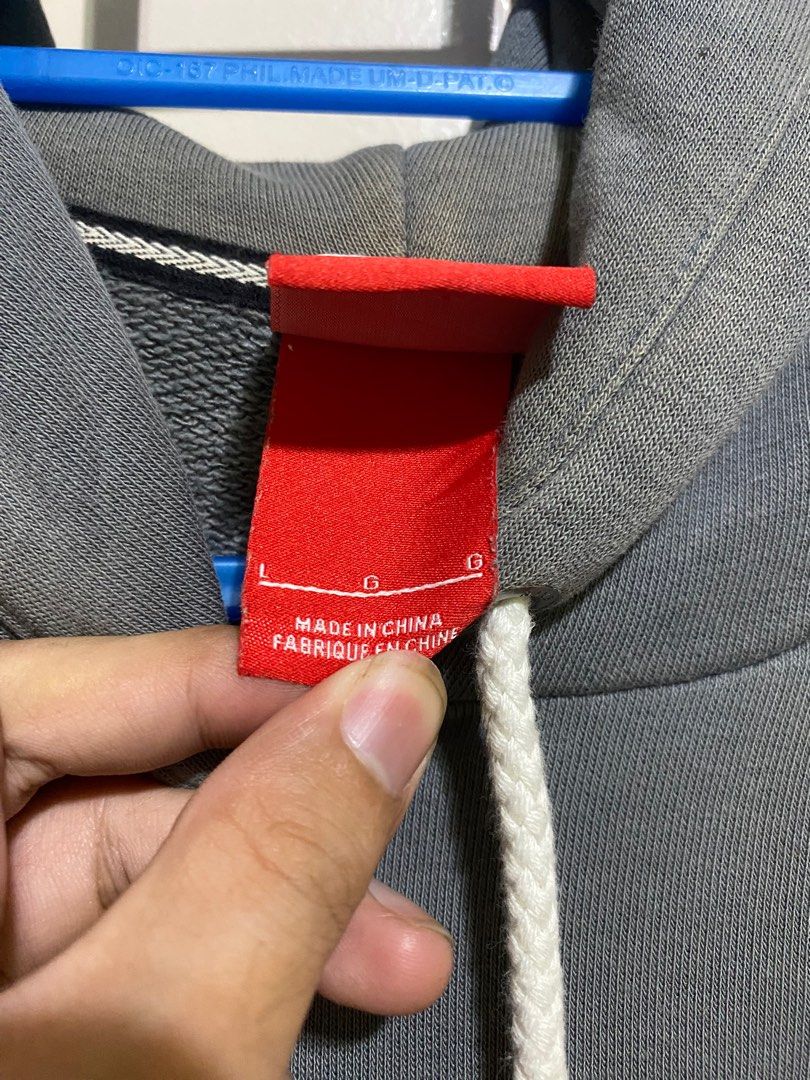 Nike Big Swoosh Hoodie (Category: Coats, Jackets and Outerwear) located in Taytay. Submitted by earlgotgame (Listing ID 1421038876, Image 2). Description: Fits Medium Dimes: 20”x23”.