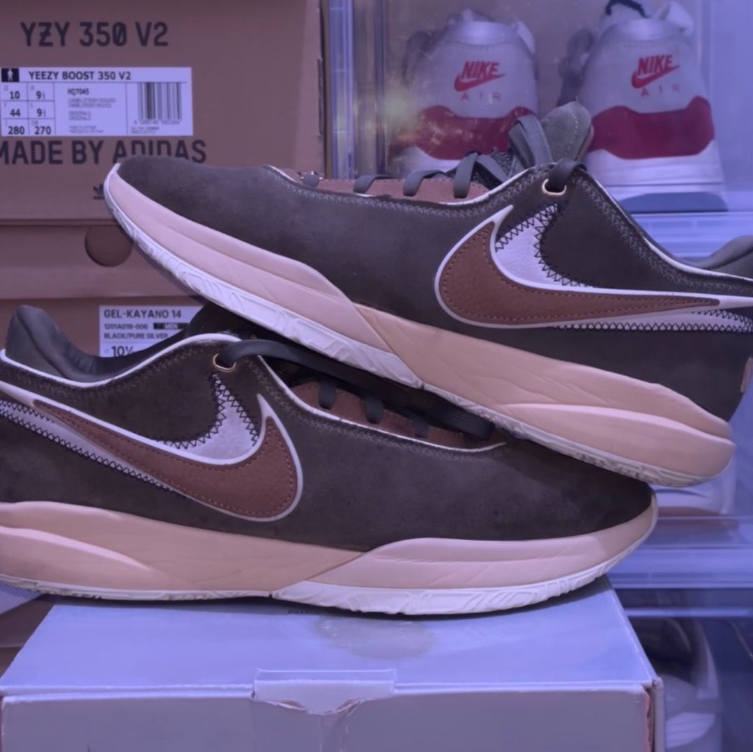 Nike LeBron 20 EP - Olive (2022) (Category: Sneakers) located in Bulacan. Submitted by zdref_ (Listing ID 1420985371, Image 2). Description: Nike LeBron 20 EP - Olive Green (2022) Size 10.5 | USED OG ALL ₱4,500 OPEN FOR TRADE, DM YOUR OFFER 10-10.5 ONLY Lalamove || LBC || J&T || JRS.