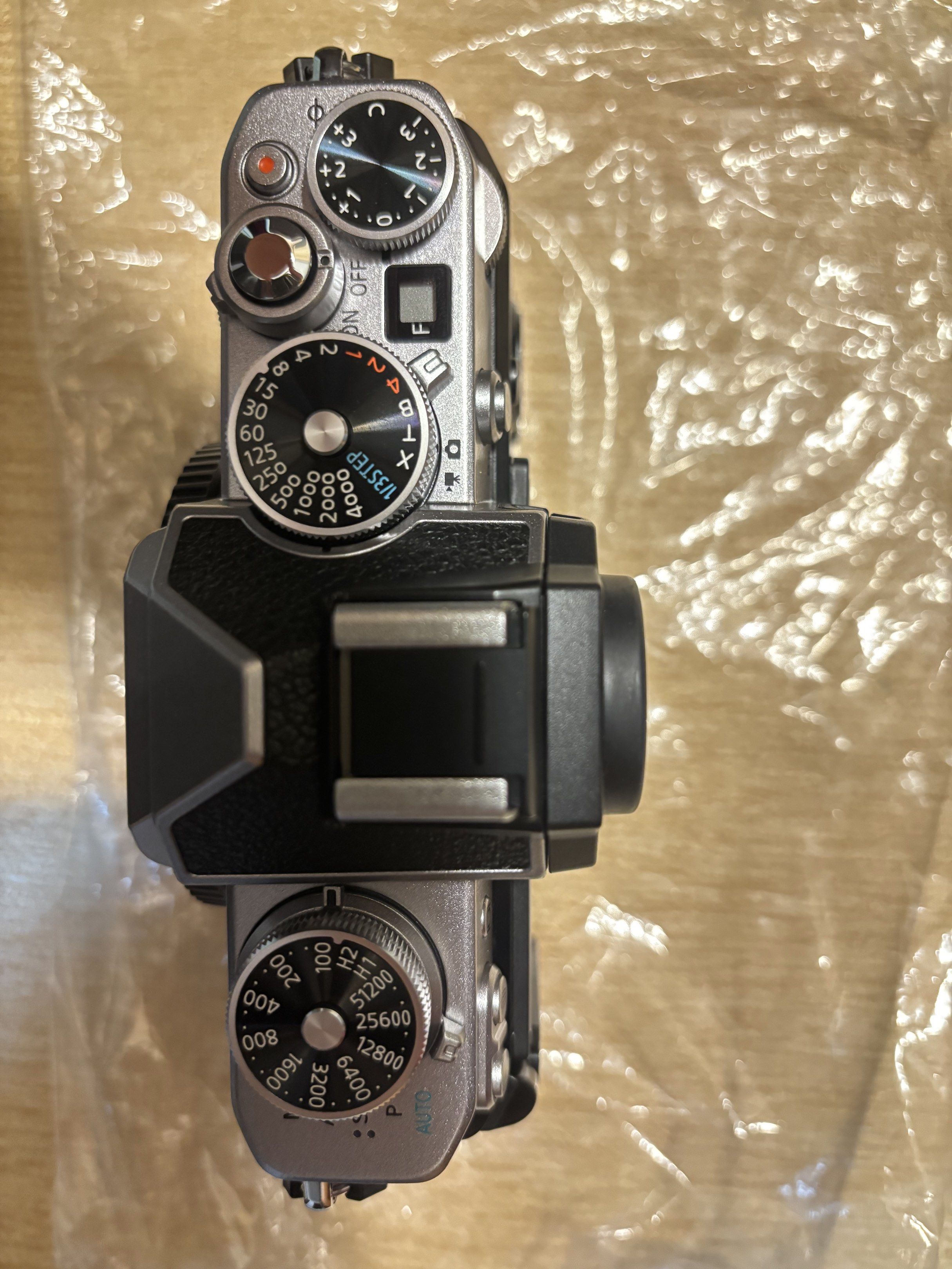 Nikon zfc body only （分類：相機）位於 Hong Kong。 由 reileung 提交（商品編號 1421078454，圖片 2）。簡介： Japan version with English and Japanese Menu. It is in very good condition and with Box, charger and strap. 。
