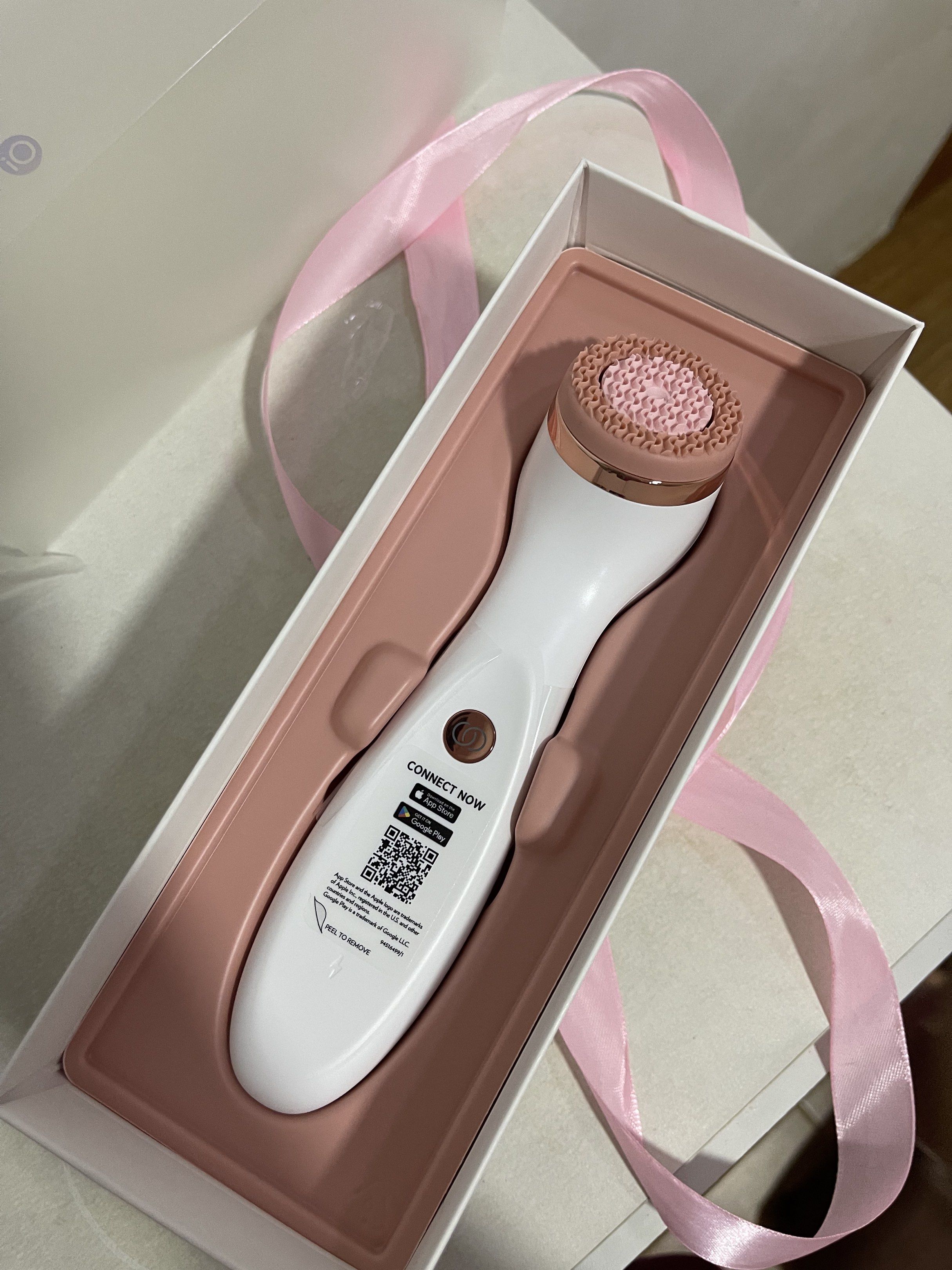 NU SKIN LUMISPA IO (Category: Face Care) located in Manila. Submitted by athenafinds (Listing ID 1421014666, Image 3). Description: Used 2 times only bought from NU UK Limited edition rose gold color super pretty - White facial cleansing device - Pink brush head - Original packaging - Includes a button - Features a QR code for app connection - Designed for facial cleansing.