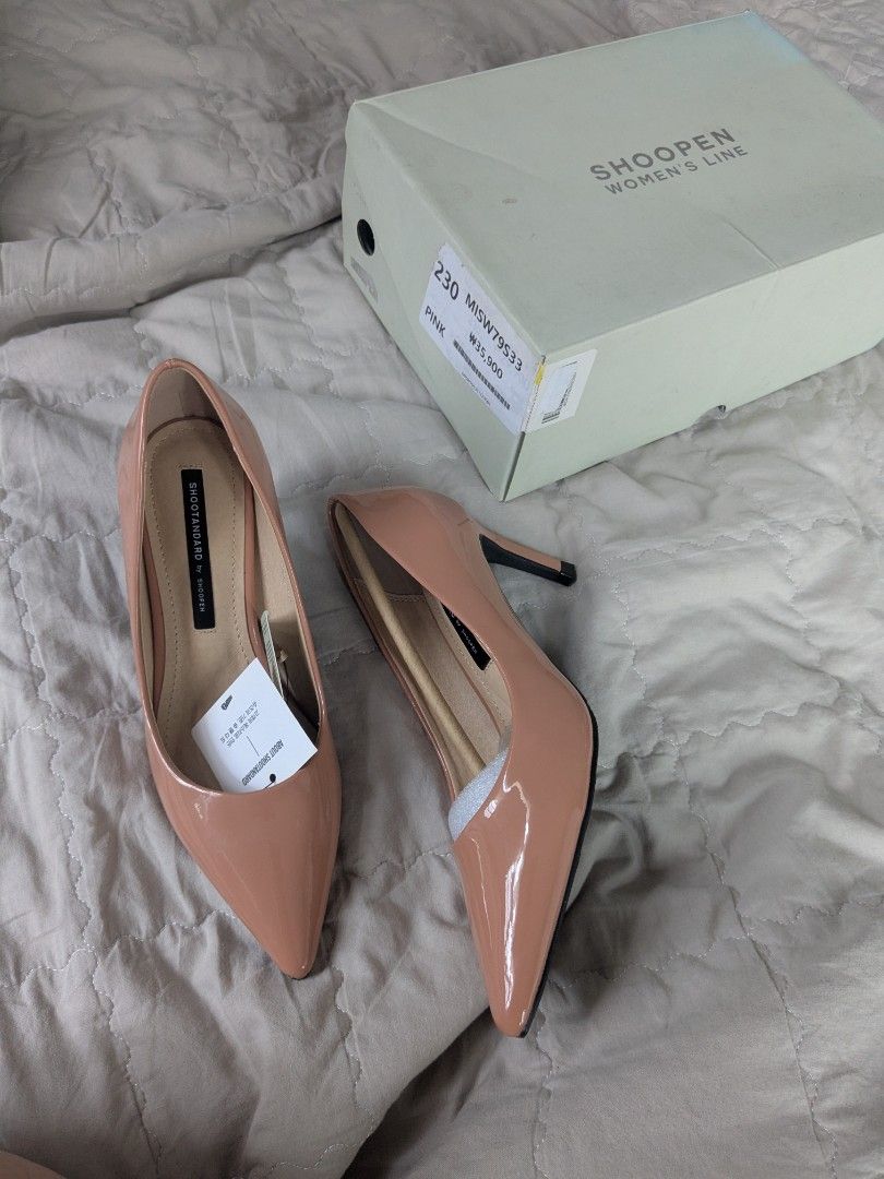 Nude Pink Patent Pumps Heels (Category: Heels) located in Quezon City. Submitted by nnncorner (Listing ID 1420987463, Image 1). Description: Nude Pink Patent Pumps Heels New with tag price and box Made in Korea 230/size 6/ 26 cm tape measured (Note that painted ito so may allowance talaga sa toes) 3 inch heels Comfy to wear since low heels lang sya Super pretty and nakakaputi ng legs 1450 original price Selling only for 990.