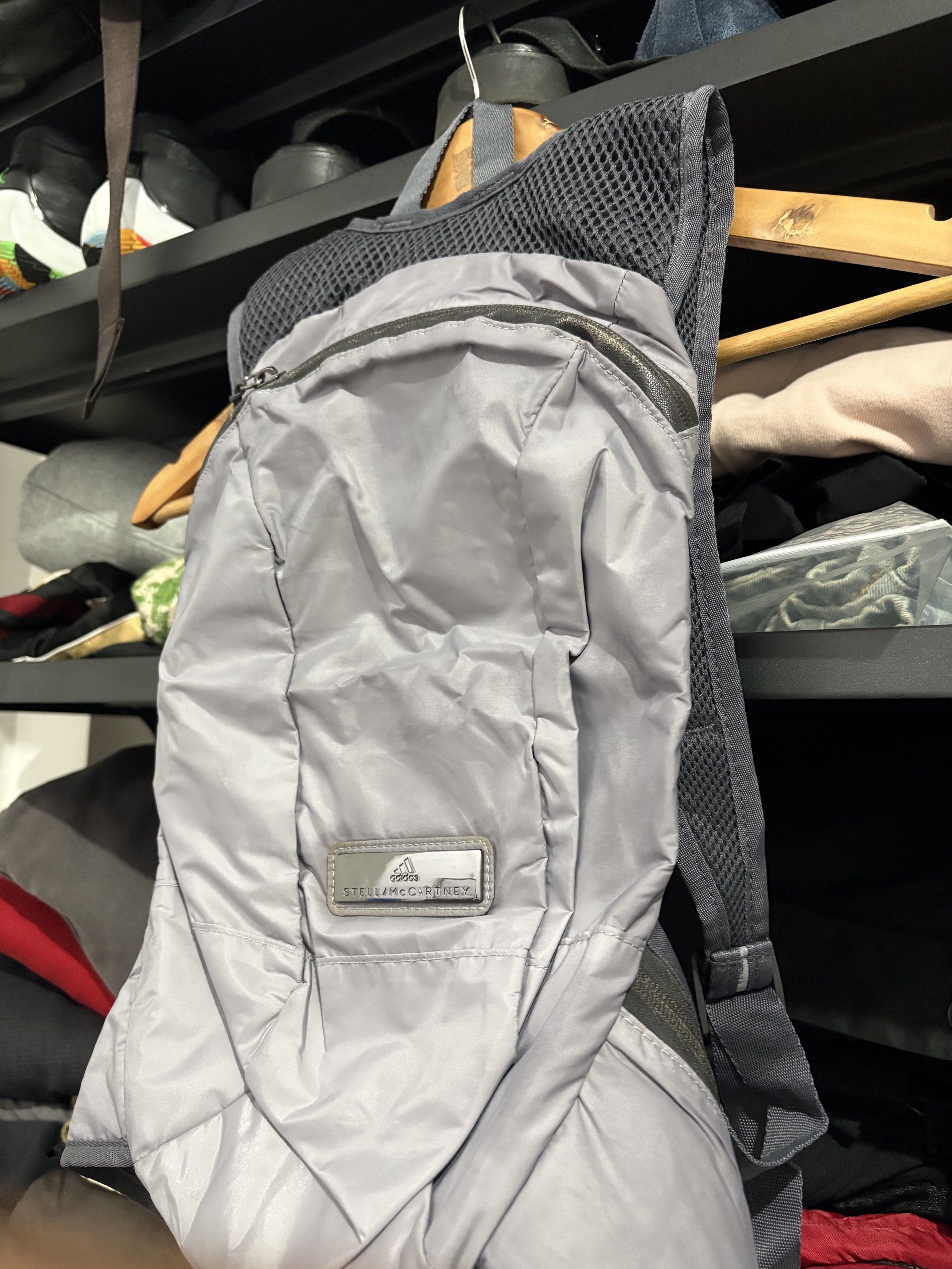 NWT ADIDDAS-STELLA MCCARTNEY ADIZERO RUNNING BAGPACK (Category: Backpacks) located in Naga. Submitted by sislovesme (Listing ID 1421070078, Image 2). Description: -8.5/10 Condition -Issue Sign Of use, SweatStain check pics -One Size.