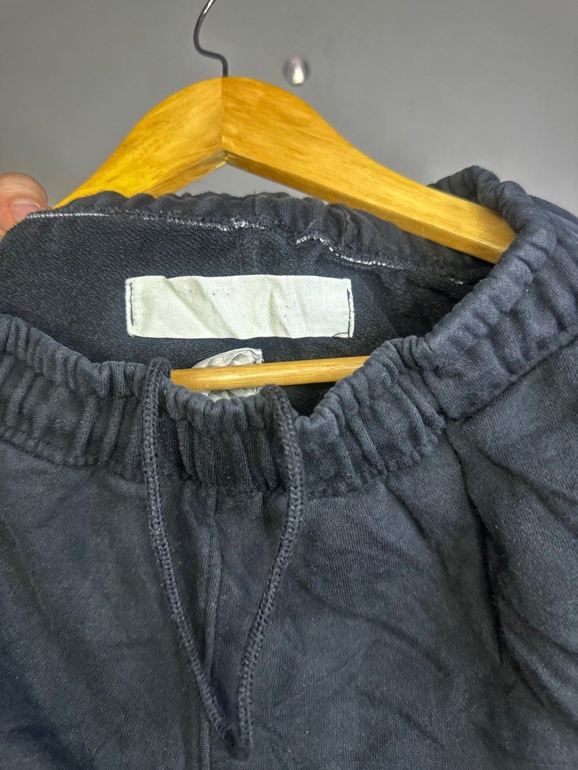OFF WHITE (Category: Shorts) located in Molave. Submitted by thriftmate13 (Listing ID 1421084887, Image 3). Description: .
