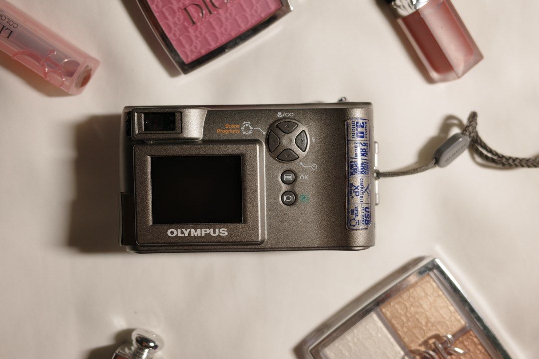 Olympus Camedia C300 Zoom (Category: Cameras) located in Balingasag. Submitted by eivon.ecarg (Listing ID 1421103187, Image 2). Description: #DCMPHForSale 🎀 Olympus C-300 Zoom ₱4500 + sf 📸 Specs: * 3 megapixel CCD * Uses SmartMedia (8mb card supplied) * TTL system iESP autofocus (contrast detection system) * Optical and LCD viewfinder * Uses four AA batteries (not included) ❗️Camera Issue/s: none ✅ Camera Inclusion/s: Camera SmartMedia Card ‼️ 