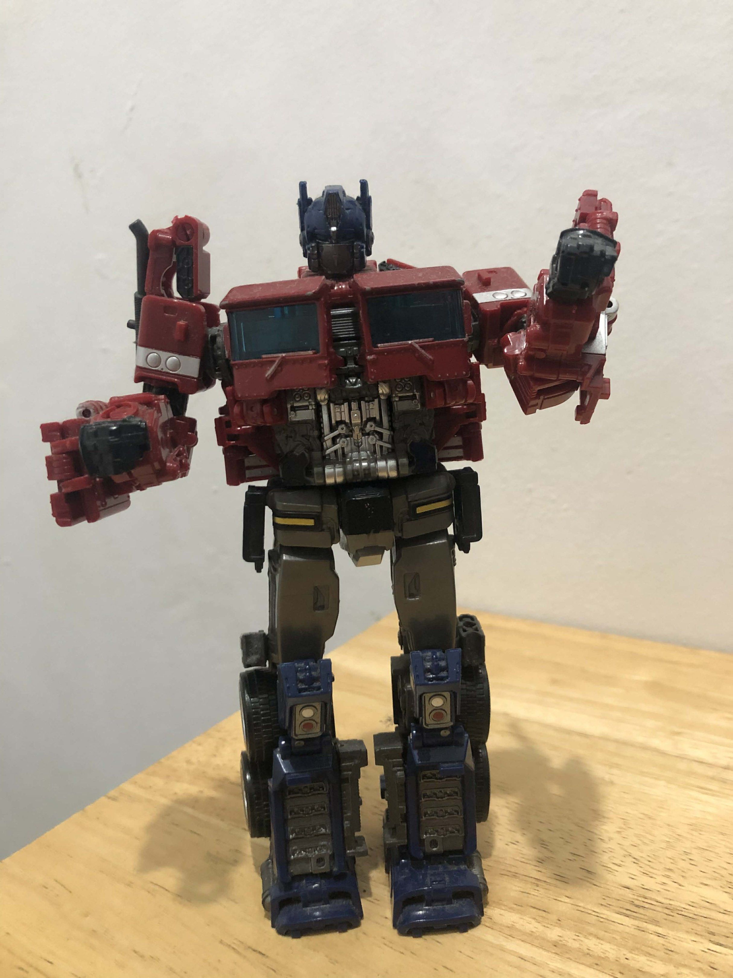 Optimus prime (Category: Vintage Collectibles) located in Caloocan City. Submitted by Gucci00021 (Listing ID 1421090996, Image 2). Description: Optimus prime original 2,500 both .