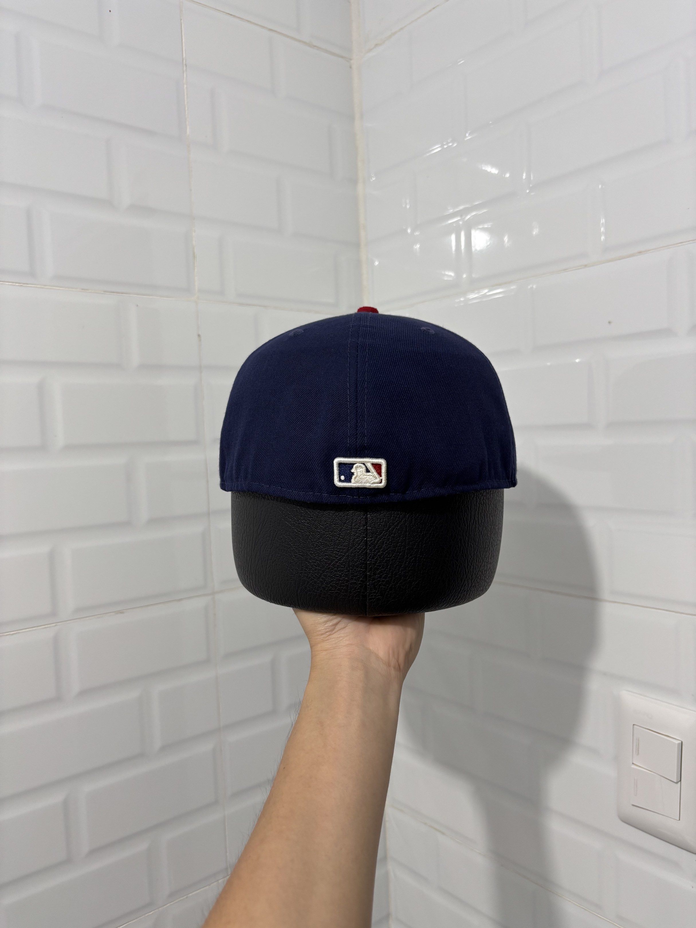 Original New Era Close Cap 💯 (Category: Caps & Hats) located in Manila. Submitted by outsource.psg (Listing ID 1420993822, Image 2). Description: Original New Era Close Cap 💯 Chief Wahoo (Official On-Field Cap) 7 5/8 Excellent Condi (Pogi sa personal) P1099 + Shipping Dm Sure Buyer .