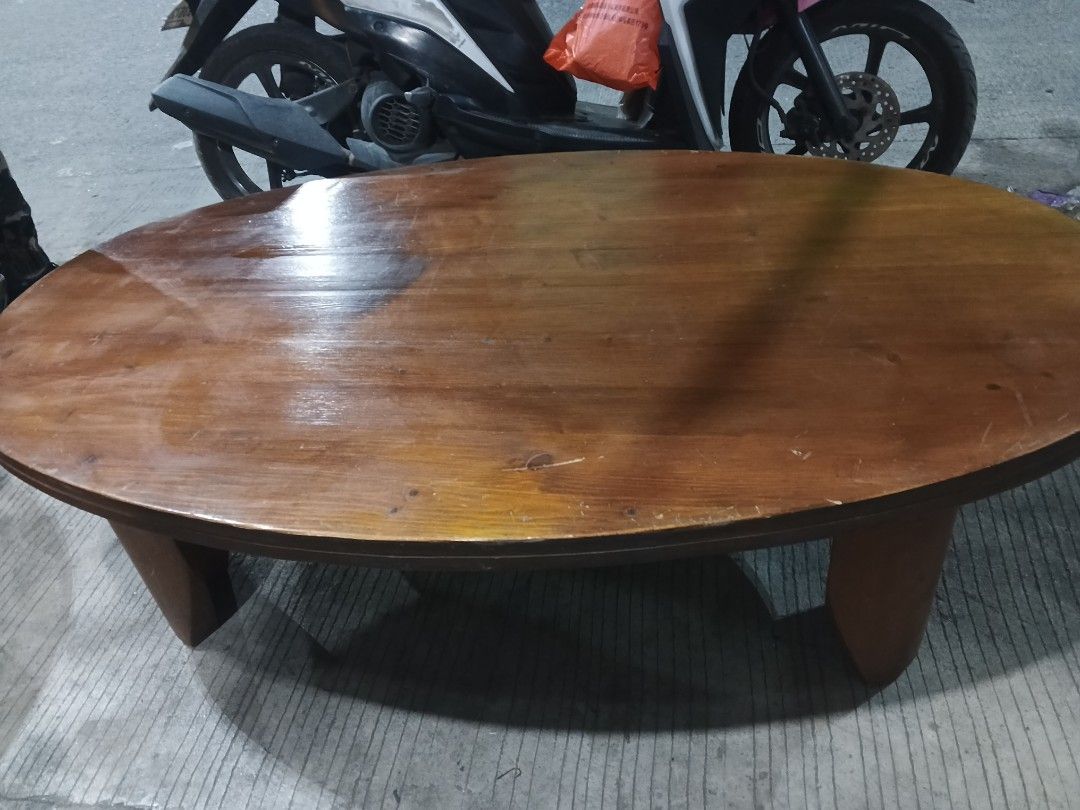 Oval Fdable Wooden Coffee Table (Category: Tables & Sets) located in Caloocan City. Submitted by surplusandbnewshop (Listing ID 1421114259, Image 2). Description: - Oval coffee table - Warm brown finish - Visible wood grain - Three curved legs - Smooth surface with minor wear - Suitable for living rooms and lounges.