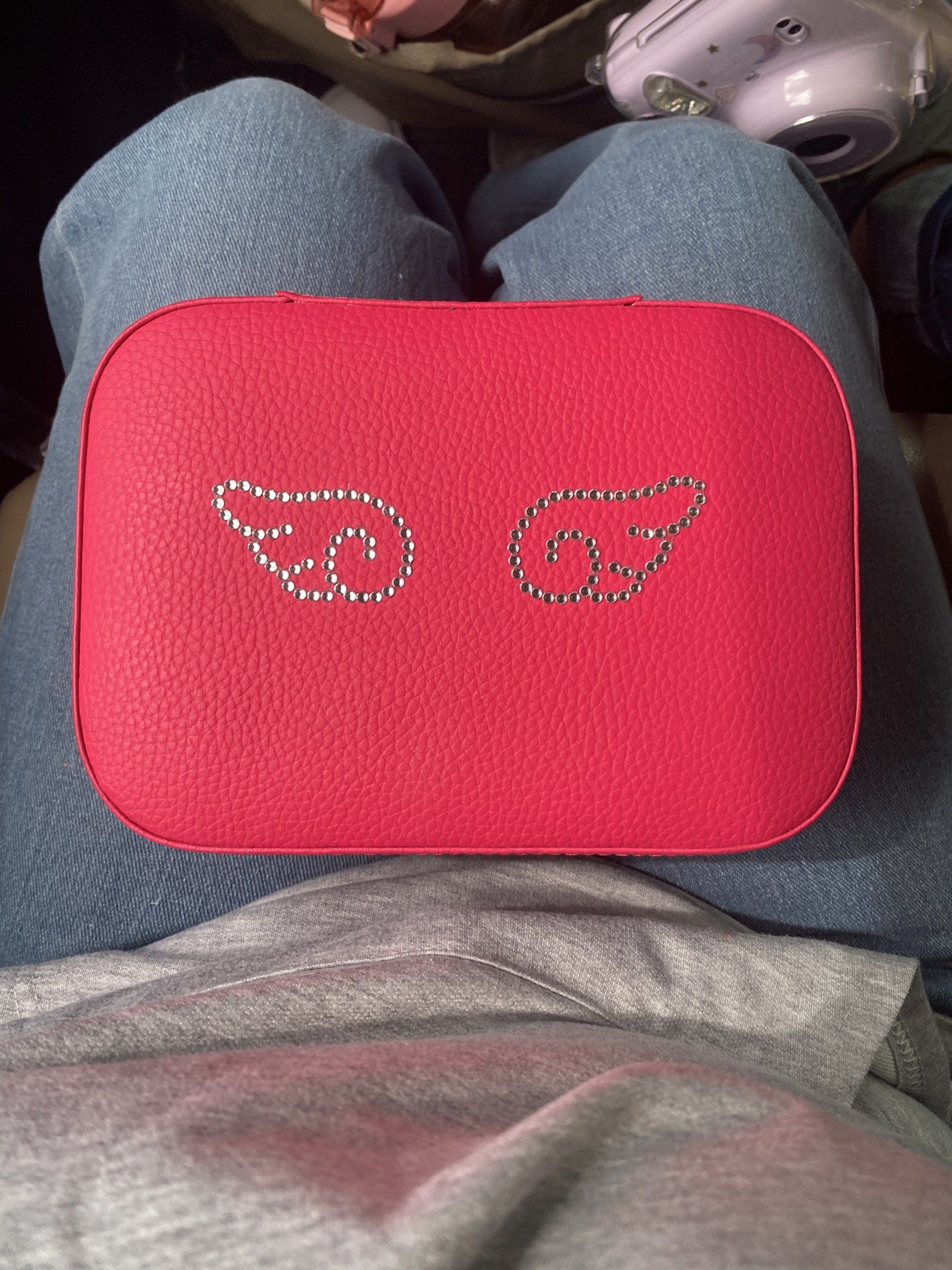 Pink Makeup Organizer (Category: Makeup) located in Iligan City. Submitted by boldrabbit.778b7e (Listing ID 1421031025, Image 2). Description: RFS: I have too many pouches to store make up, i dont need this already hehe. This is cute tho i swear!! .