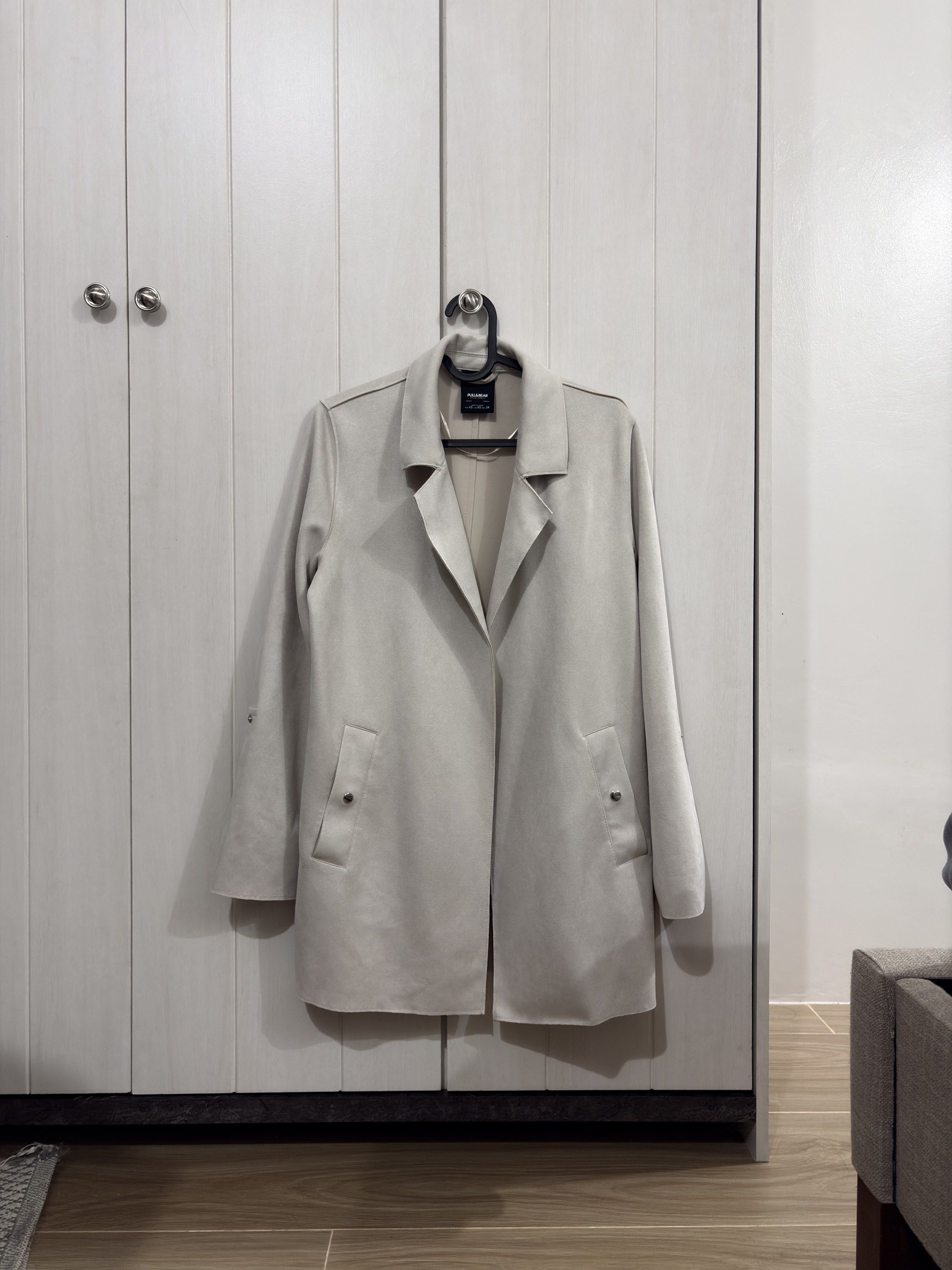 Pull & Bear Coat/Blazer/Jacket (Category: Coats, Jackets and Outerwear) located in Makati City. Submitted by stufflookup (Listing ID 1421001665, Image 1). Description: Very good condition! Great for travelling or even on a casual day out or office day. Nice fabric. Used once during Spring in Korea RFS: Decluttering Zara Mango Bershka Stradivarius .