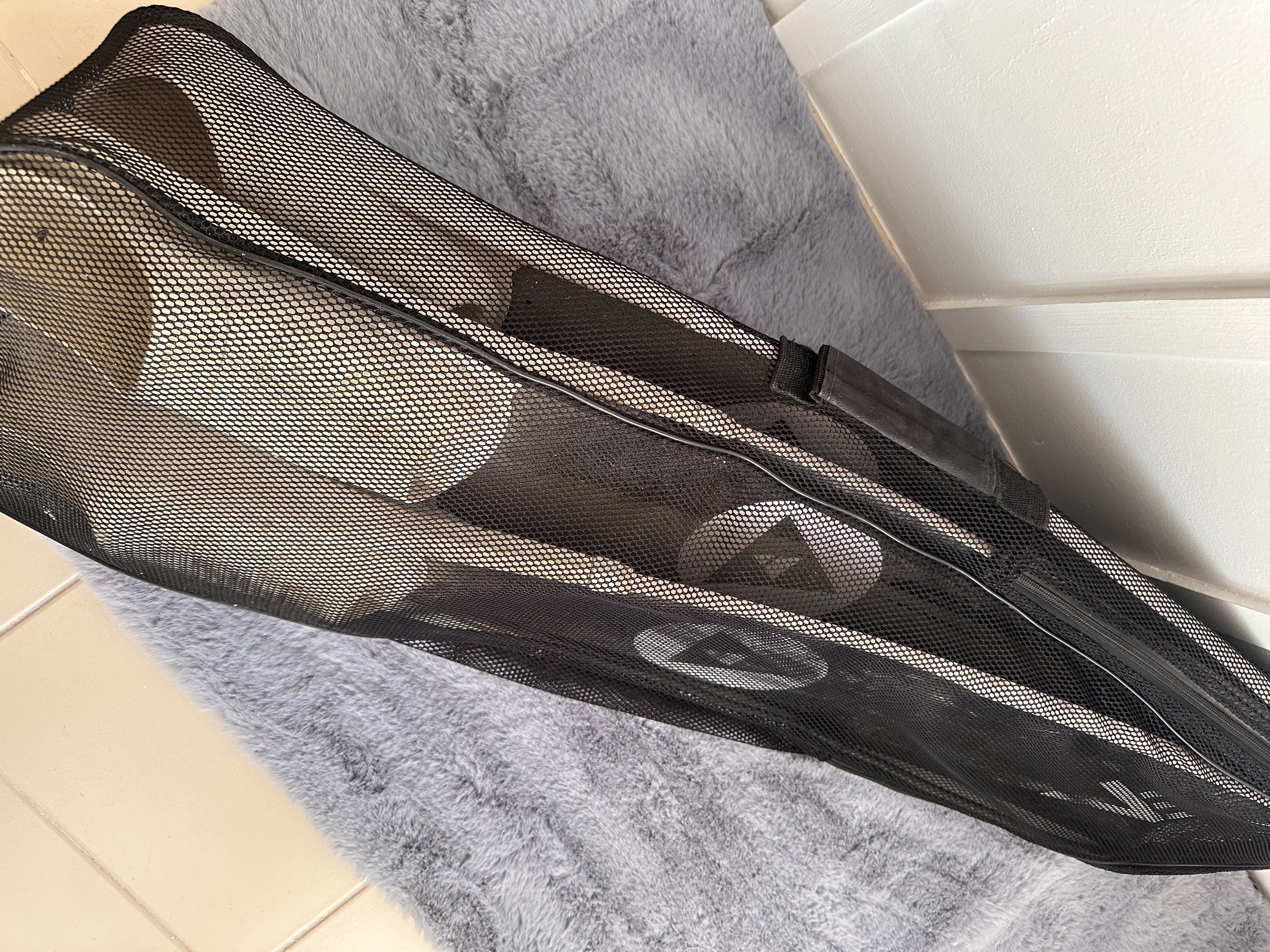 Pure Carbon Long Leaderfins (Category: Water Sports) located in Manila. Submitted by lukedca (Listing ID 1420963415, Image 2). Description: For sale, pure carbon long leaderfins with protective V3 decals Soft stiffness 35-36cm 41-42cm Used twice, rfs: quit diving. Ortigas location. 17k both..