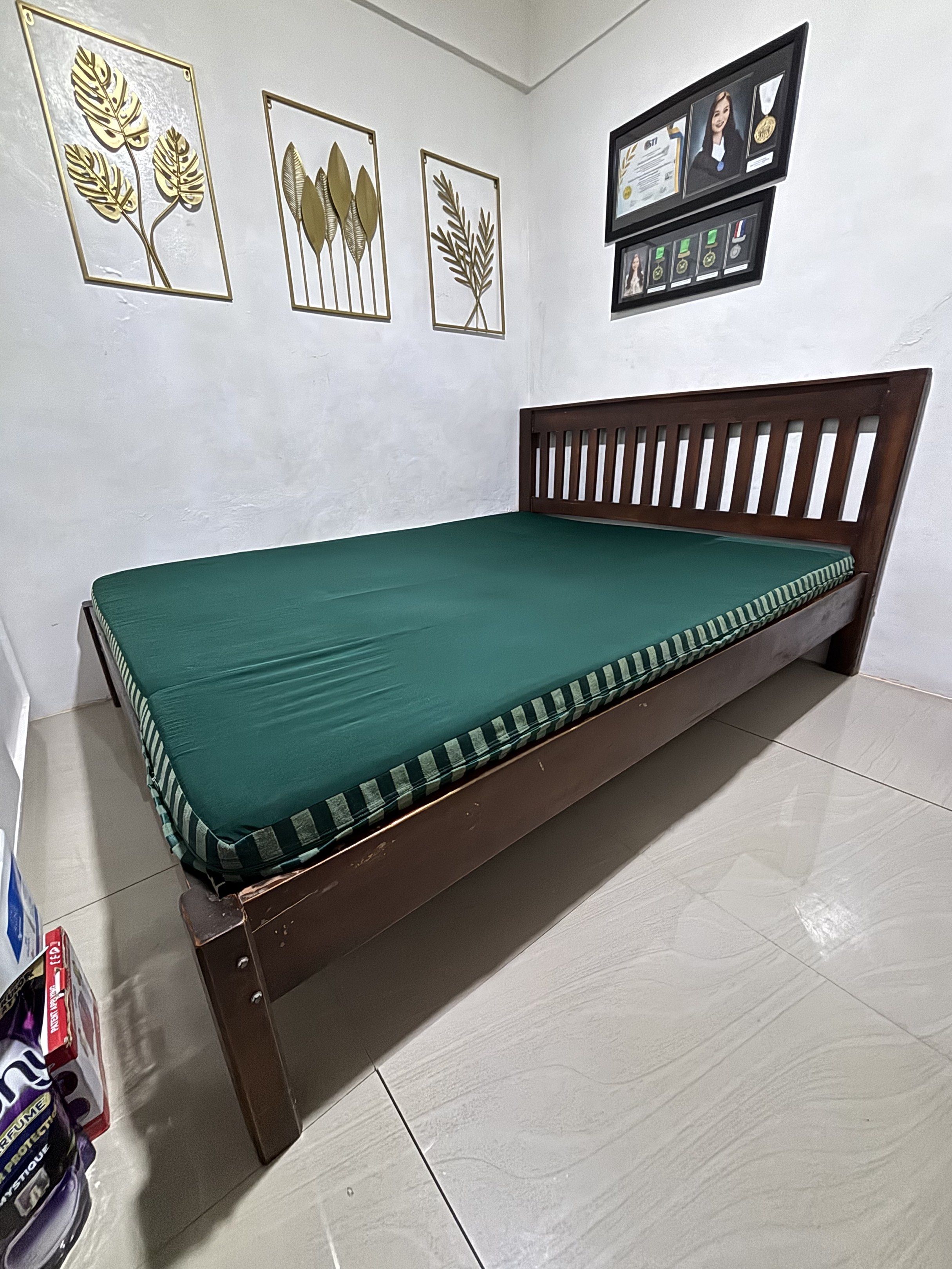 Queen size Wooden Bed Frame with Uratex Mattress (Category: Bed Frames & Mattresses) located in Quezon City. Submitted by princess.declutters (Listing ID 1421114491, Image 2). Description: Negotiable 💯 ✅May kasama ng foam covers ✅Aesthetic ✅Maganda at Matibay pa = 9/10 ✅Second hand = Used but not Abused ✅Area = Novaliches, Quezon City May onting scratches sa mga paa, please see photos for sample scratches and measurement Reason for Selling: bibi