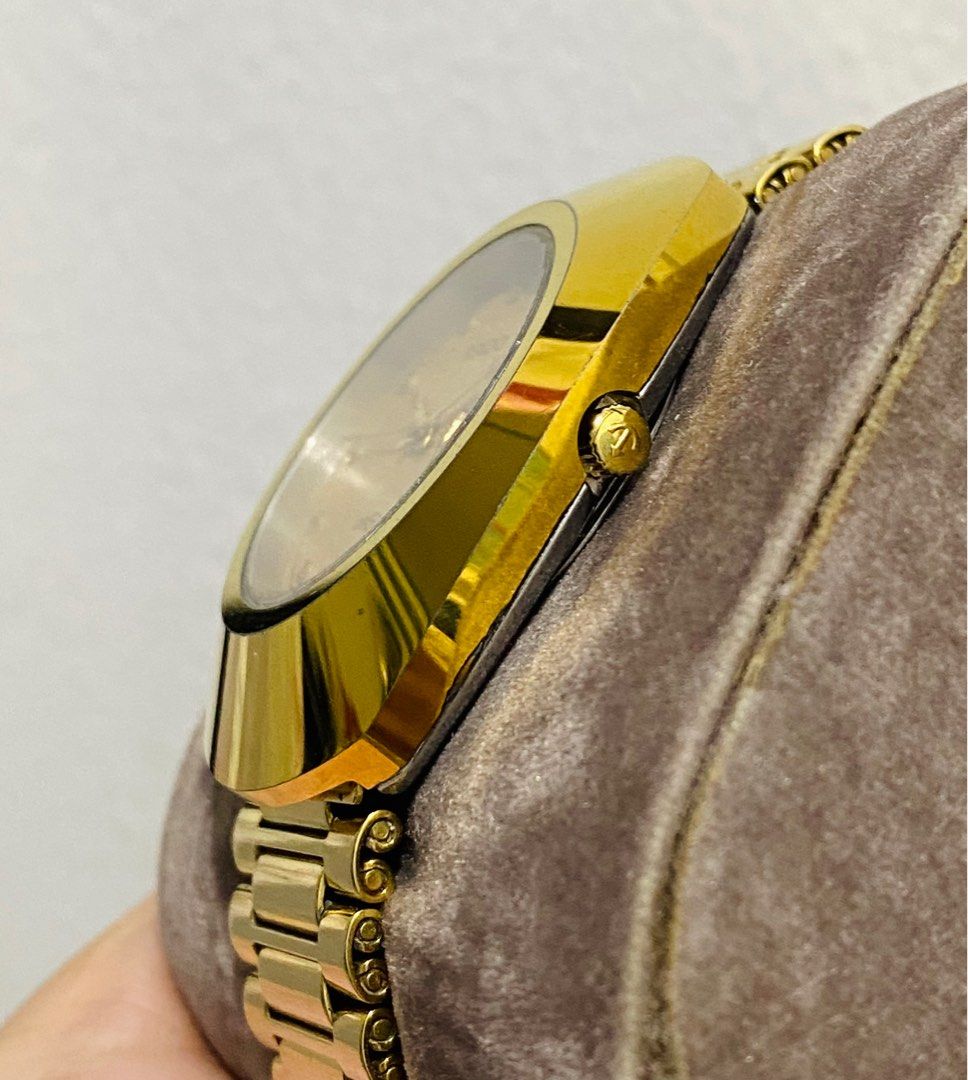 Rado Diastar Quartz (Category: Luxury Watches) located in Bulacan. Submitted by youlovewatches (Listing ID 1421109227, Image 3). Description: Rado Diastar Quartz Original 27,000 Php 35.5mm case size Gold Strap Steel Quartz Movement Day & Date Calendar Guaranteed Authentic Set with: Presentation box LBC Cash-on-Delivery Meet-up SM Baliwag 📩Direct message for more info.