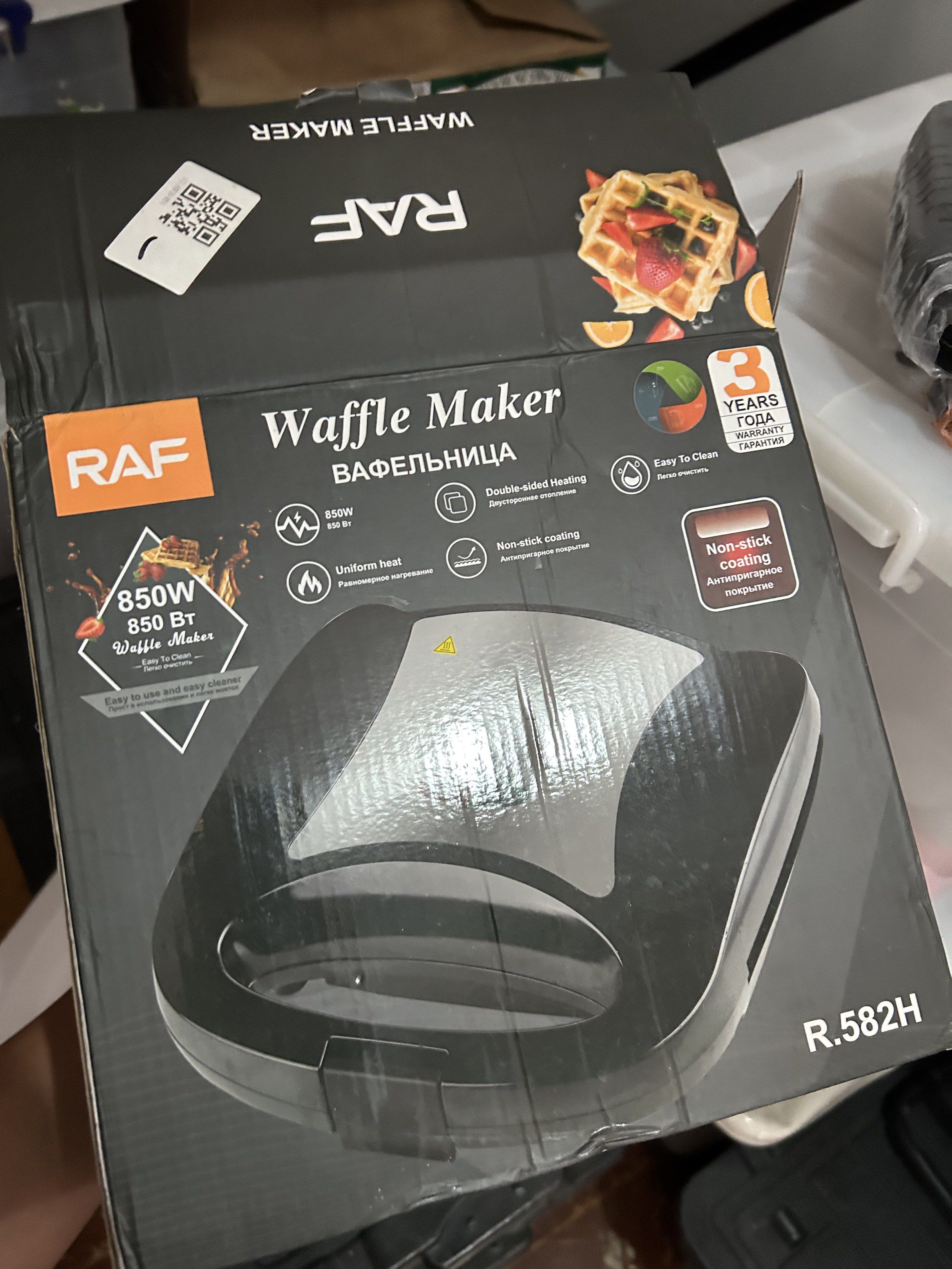 RAF Waffle Maker R.582H (Category: Breadmakers) located in Santa Rosa. Submitted by allisonburgers (Listing ID 1420964251, Image 1). Description: - RAF Waffle Maker - Non-stick coating for easy waffle release - Double-sided heating for even cooking - 850W power - Easy to use and clean - Model: R.582H.