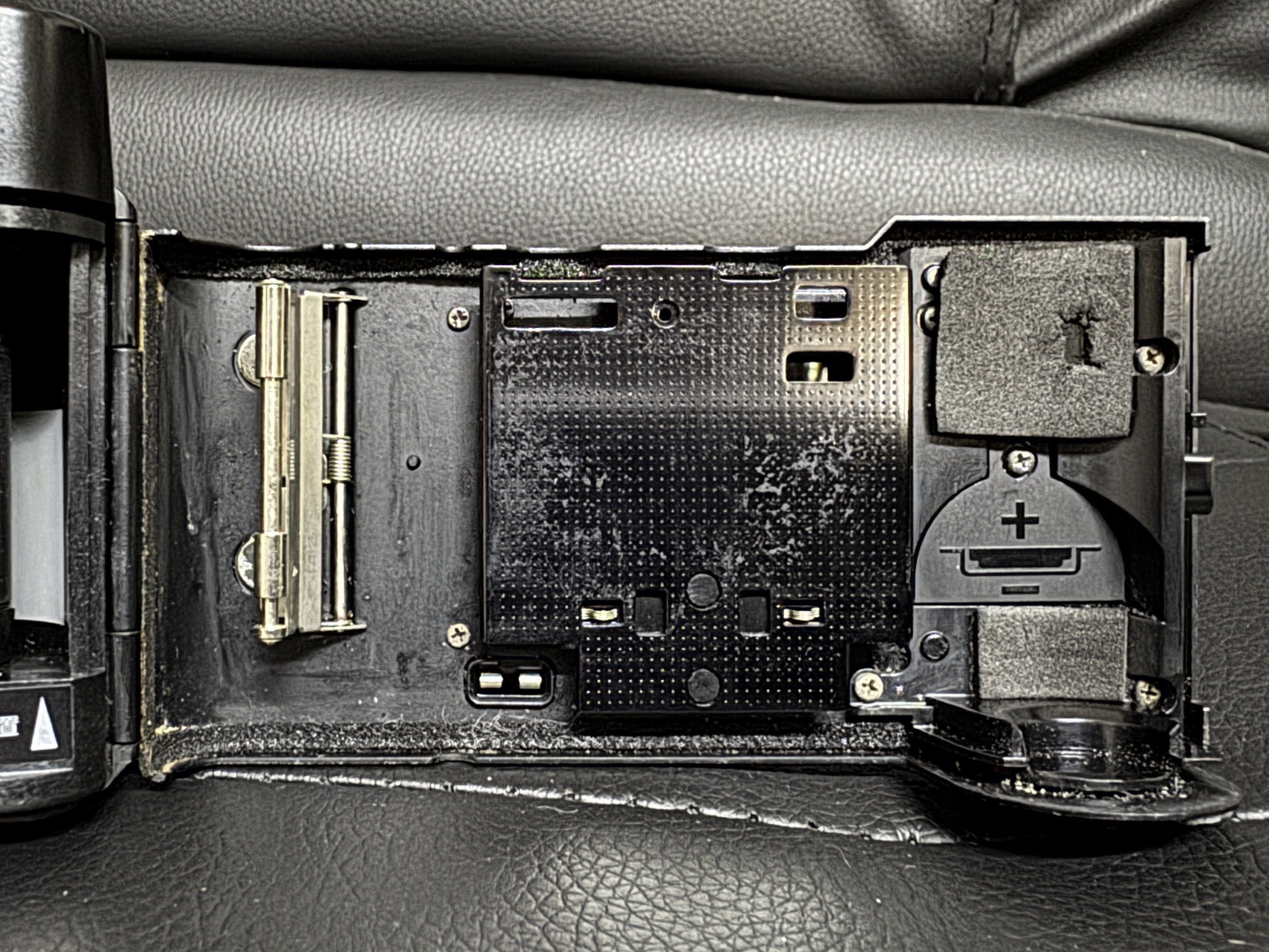 Ricoh FF-70D 35mm Film Camera (Category: Cameras) located in Manila. Submitted by prcsabby (Listing ID 1420988102, Image 3). Description: Ricoh FF-70D 35mm Film Camera - Rikenon 1:2.8 f=35mm autofocus lens - Built-in flash - Fully working - Uses two AA batteries (included) - Tested with sample shots (pls dm me) Issue/s: - The lens has some fungus, which may be causing the photos to appear blurry or hazy. It needs to be CLA’d. - The DX code reader
