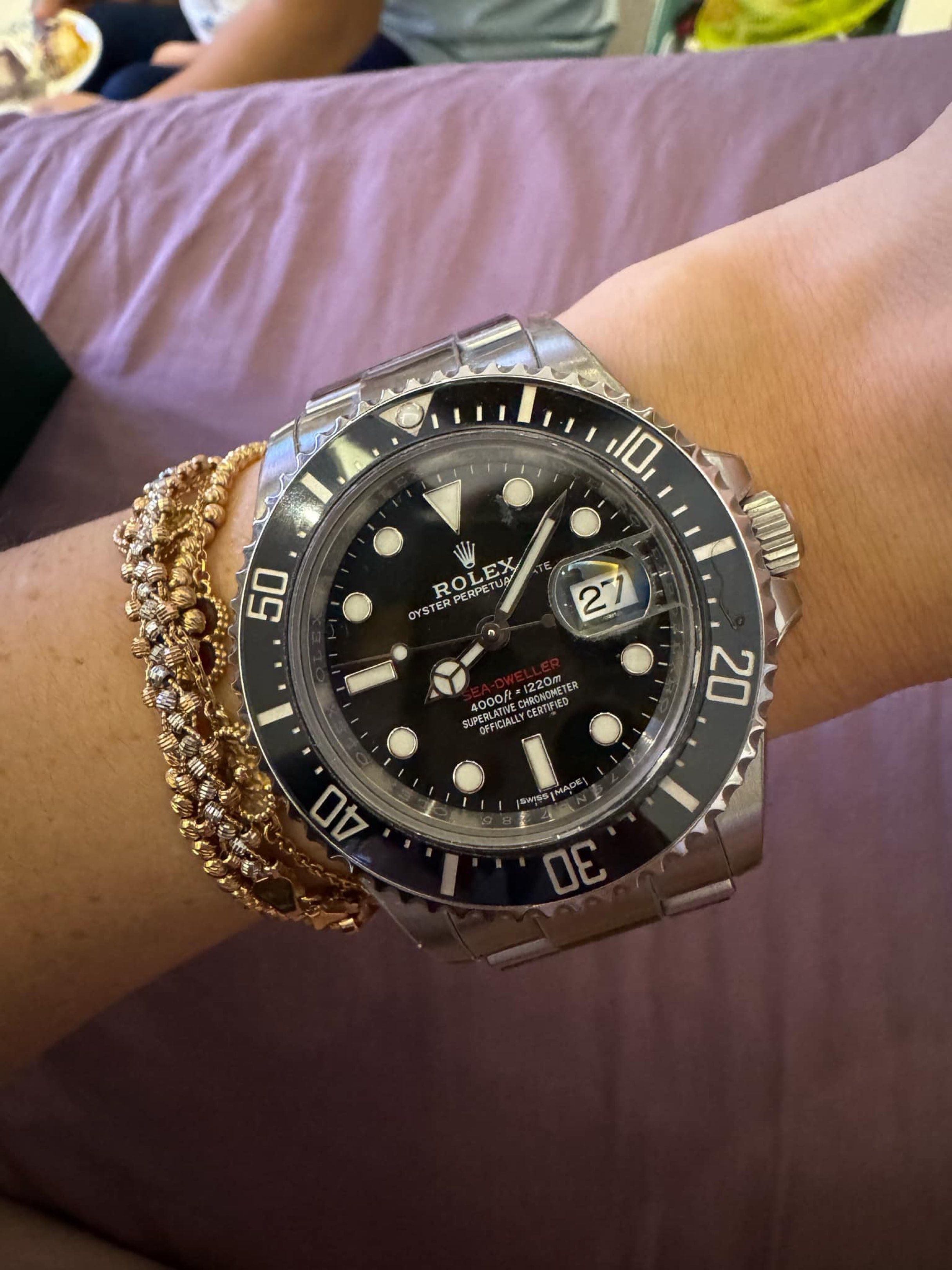 Rolex Sea dweller Date 116610LN (Category: Luxury Watches) located in Quezon City. Submitted by caryscornermnl (Listing ID 1421007216, Image 2). Description: - 2019 Rolex Submariner Date - Condition: 9.5/10 (Almost New) - Dial: Black - Bracelet: Stainless Steel - Includes: Original box and papers - Note: Creases are from protective film..