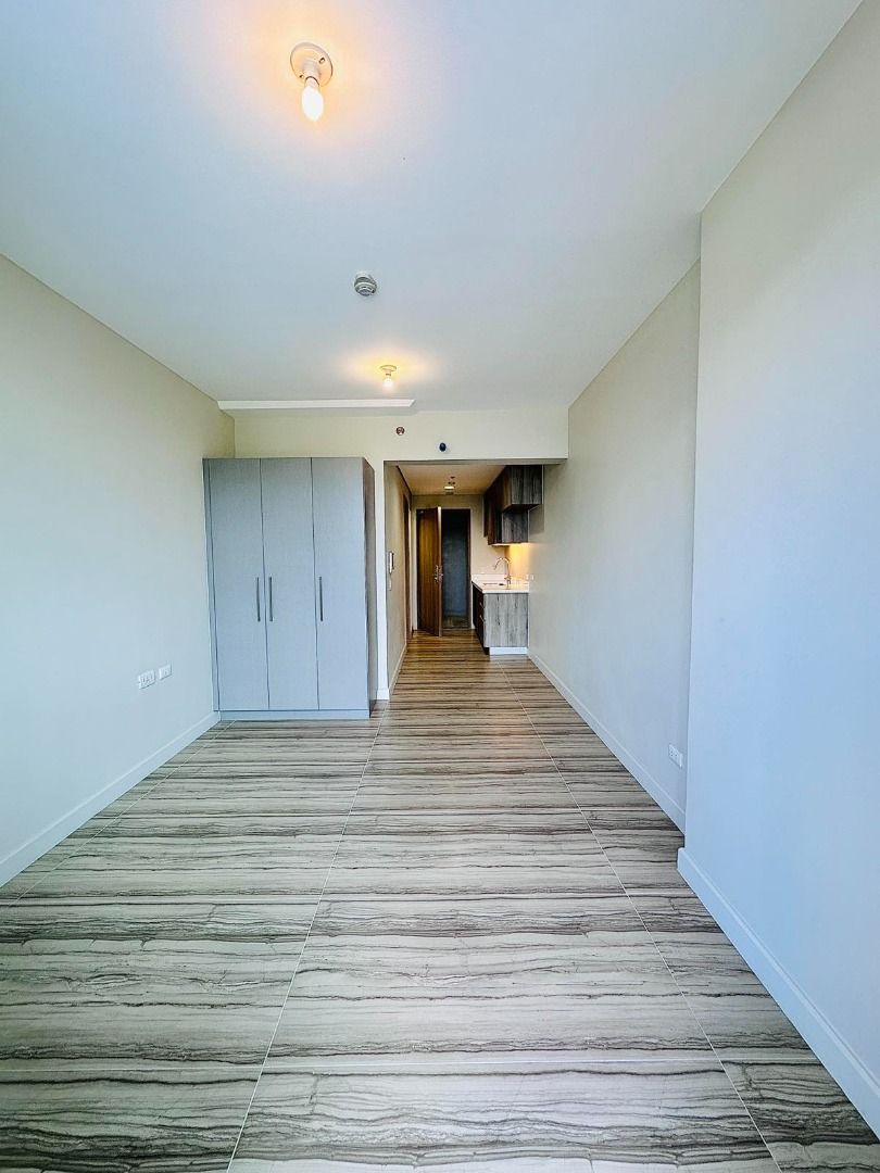 Rush Sale Studio Unit in Maple Tower Tiendesitas (Category: Apartments & Condos) located in Pasig City. Submitted by OrtigasLandProperty_Priscilla (Listing ID 1421083067, Image 2). Description: 31 sqm with balcony Ready for occupancy. .