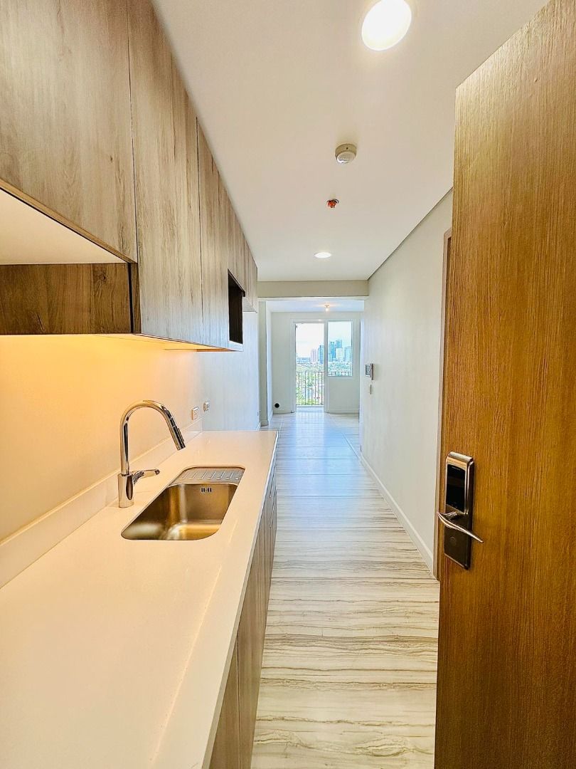 Rush Sale Studio Unit in Maple Tower Tiendesitas (Category: Apartments & Condos) located in Pasig City. Submitted by OrtigasLandProperty_Priscilla (Listing ID 1421083067, Image 1). Description: 31 sqm with balcony Ready for occupancy. .